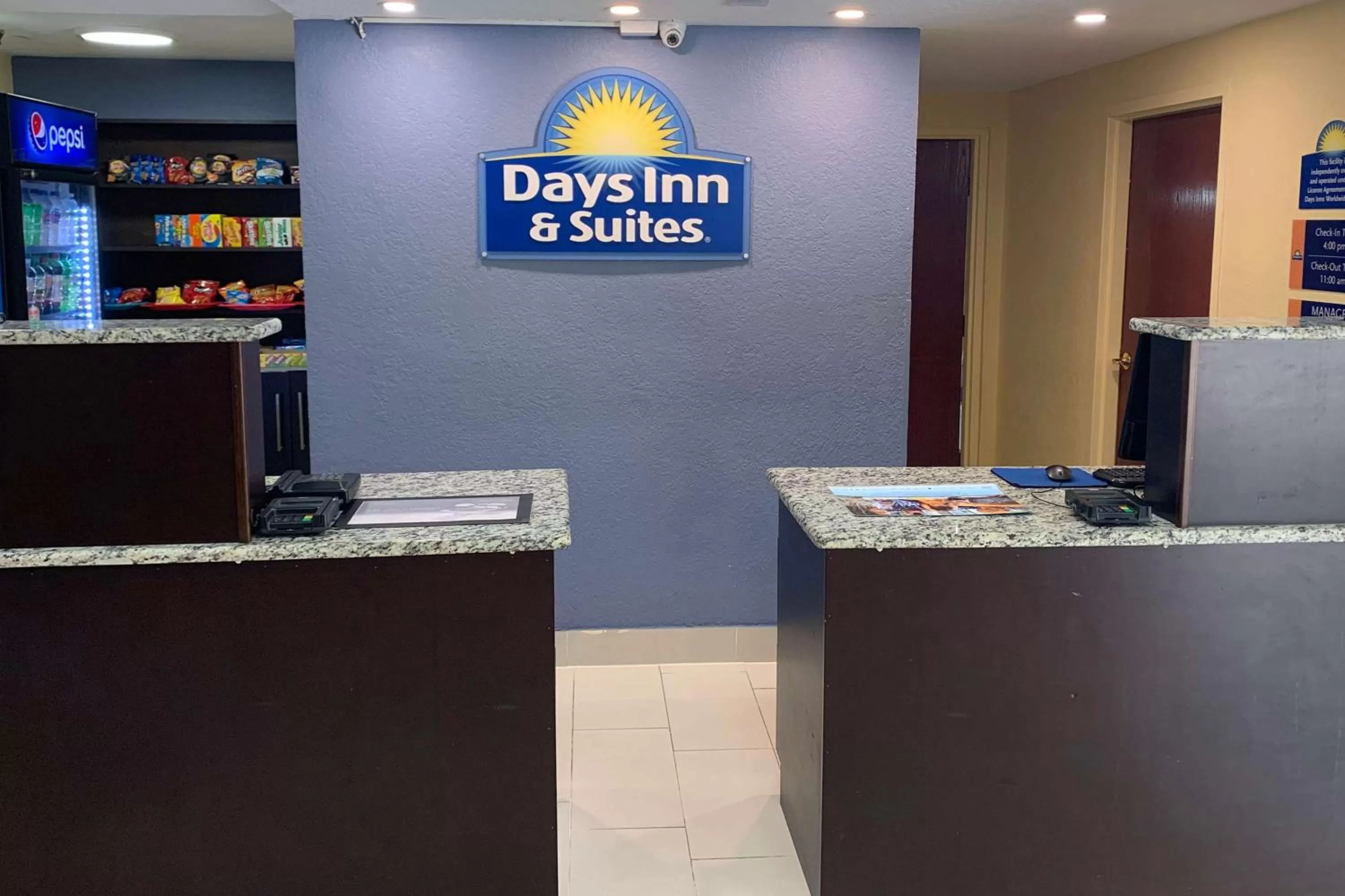 Lobby or reception in Days Inn & Suites by Wyndham Tampa/Raymond James Stadium