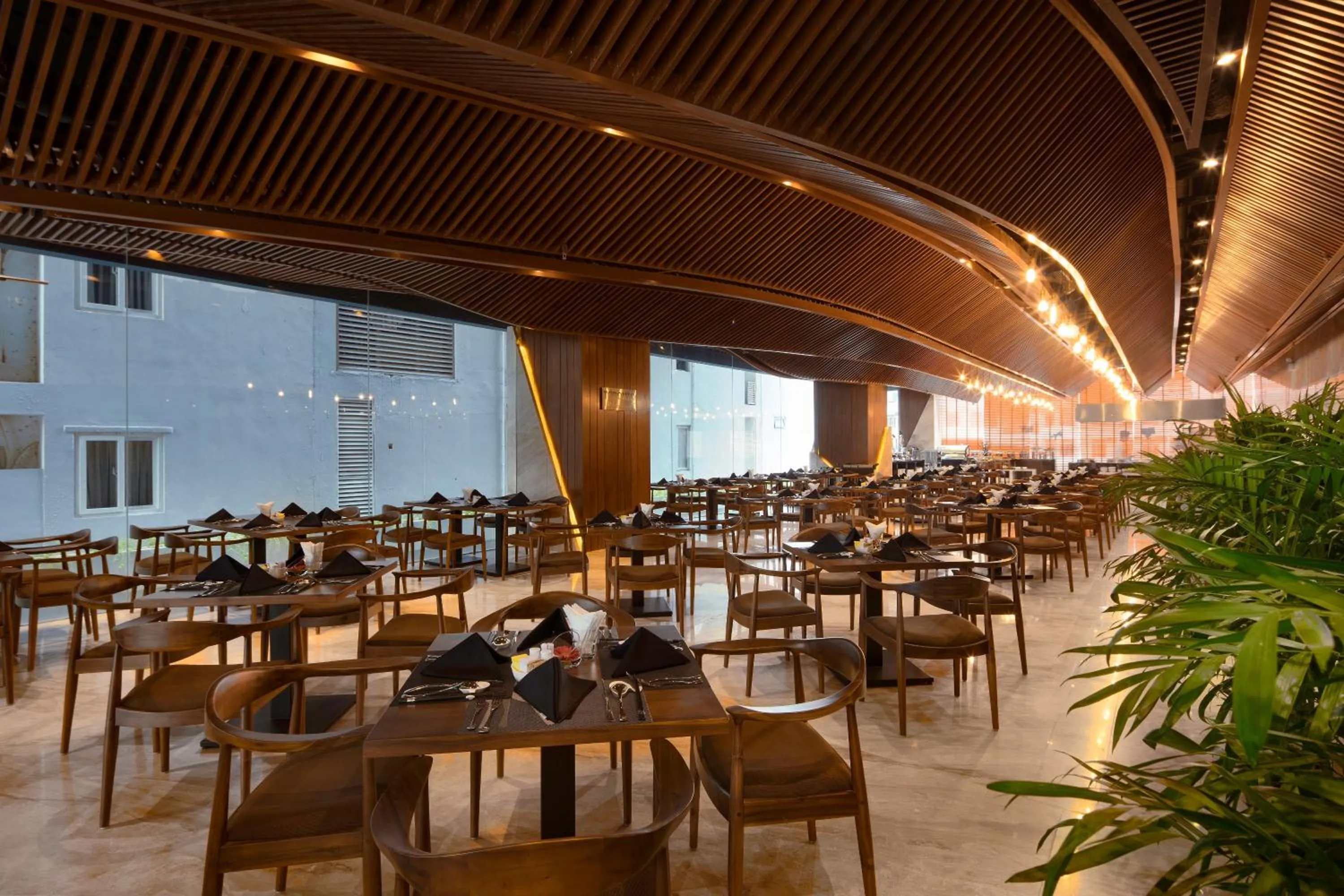 Restaurant/places to eat in Holi Beach Hotel & Apartments