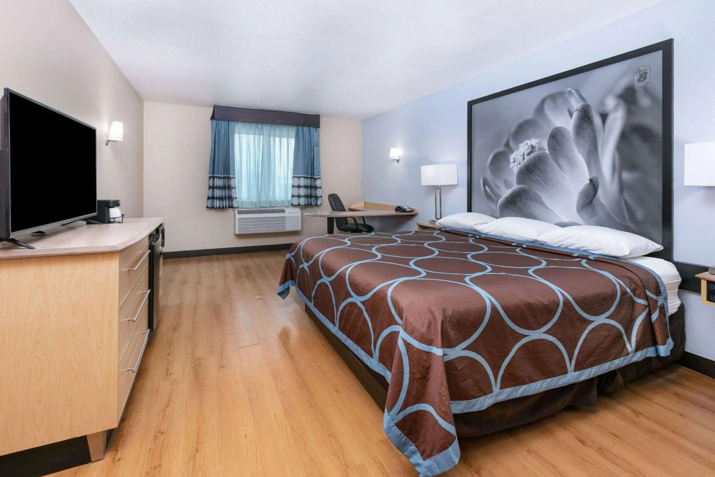 Bed in Super 8 by Wyndham New Braunfels I-35