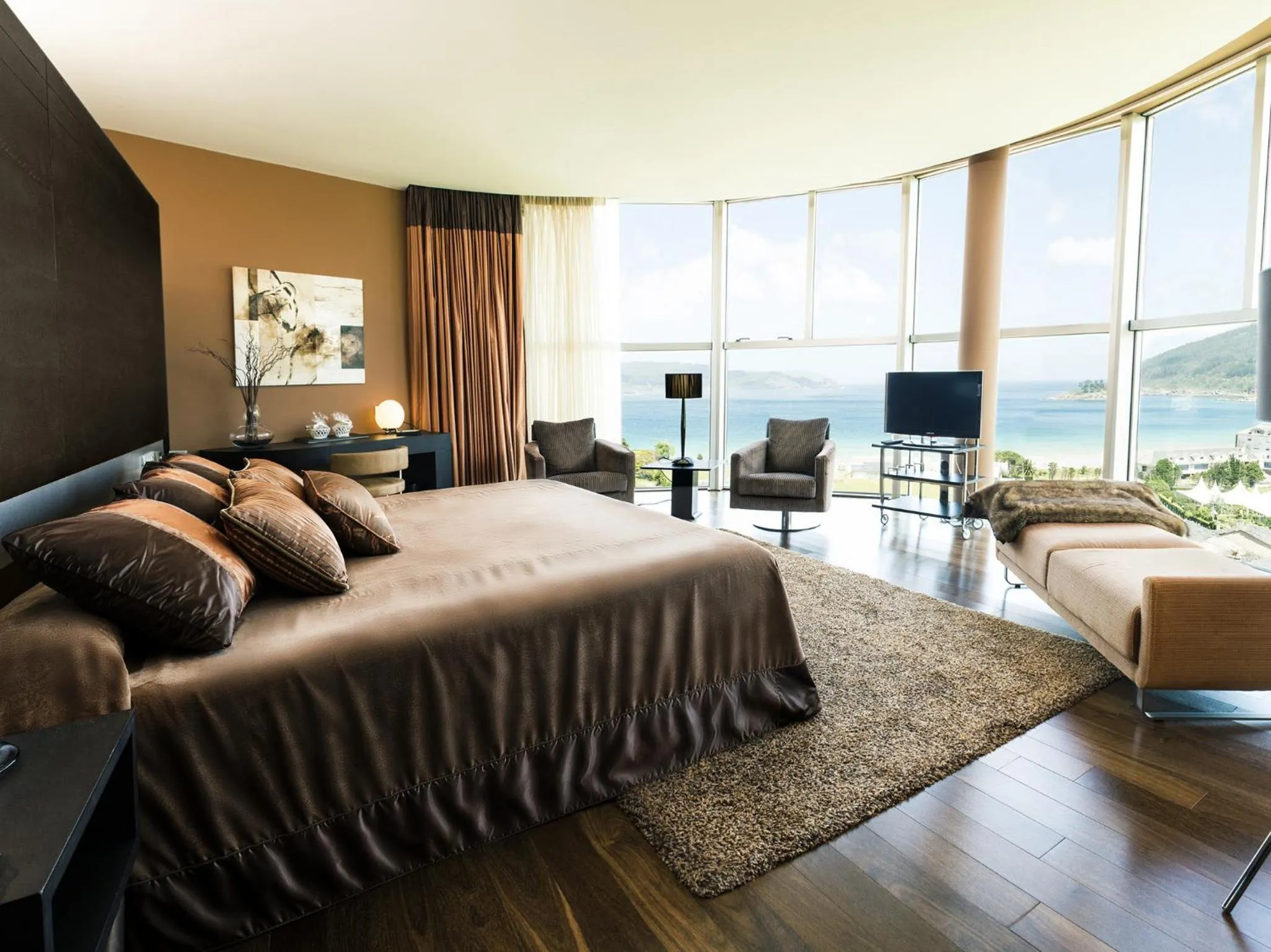 Day, Bed in Hotel Ego