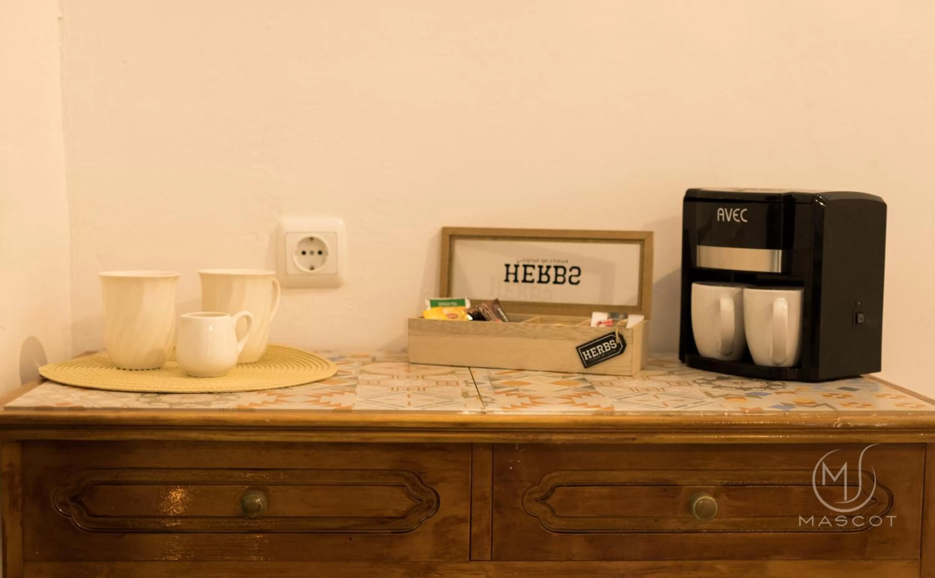 Drinks, Coffee/Tea Facilities in Mascot Garden Rooms