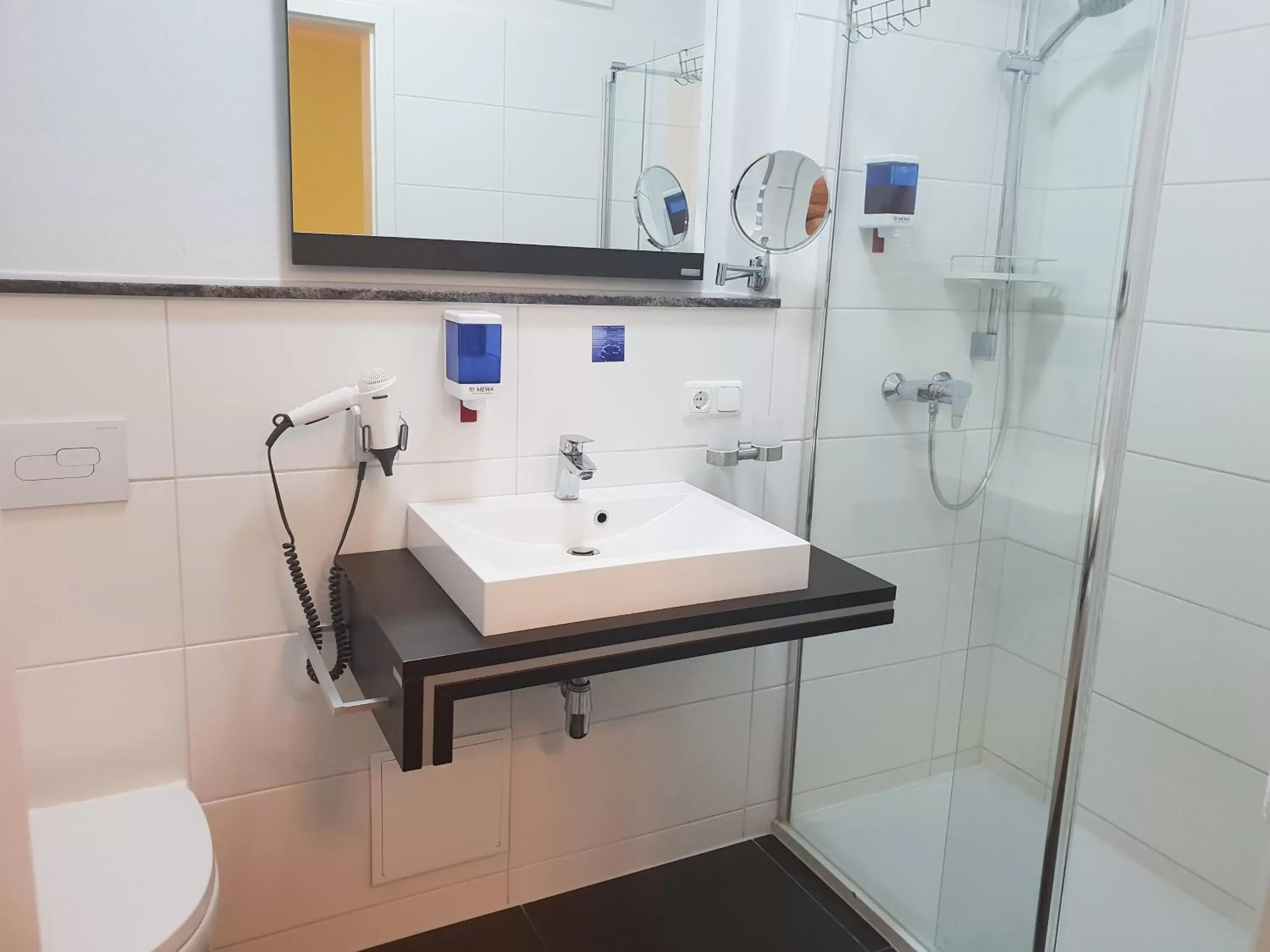 Deluxe Double or Twin Room with Balcony in Neue Mühle Kleines Landhotel Deluxe Double or Twin Room with Balcony in Neue Mühle Kleines Landhotel