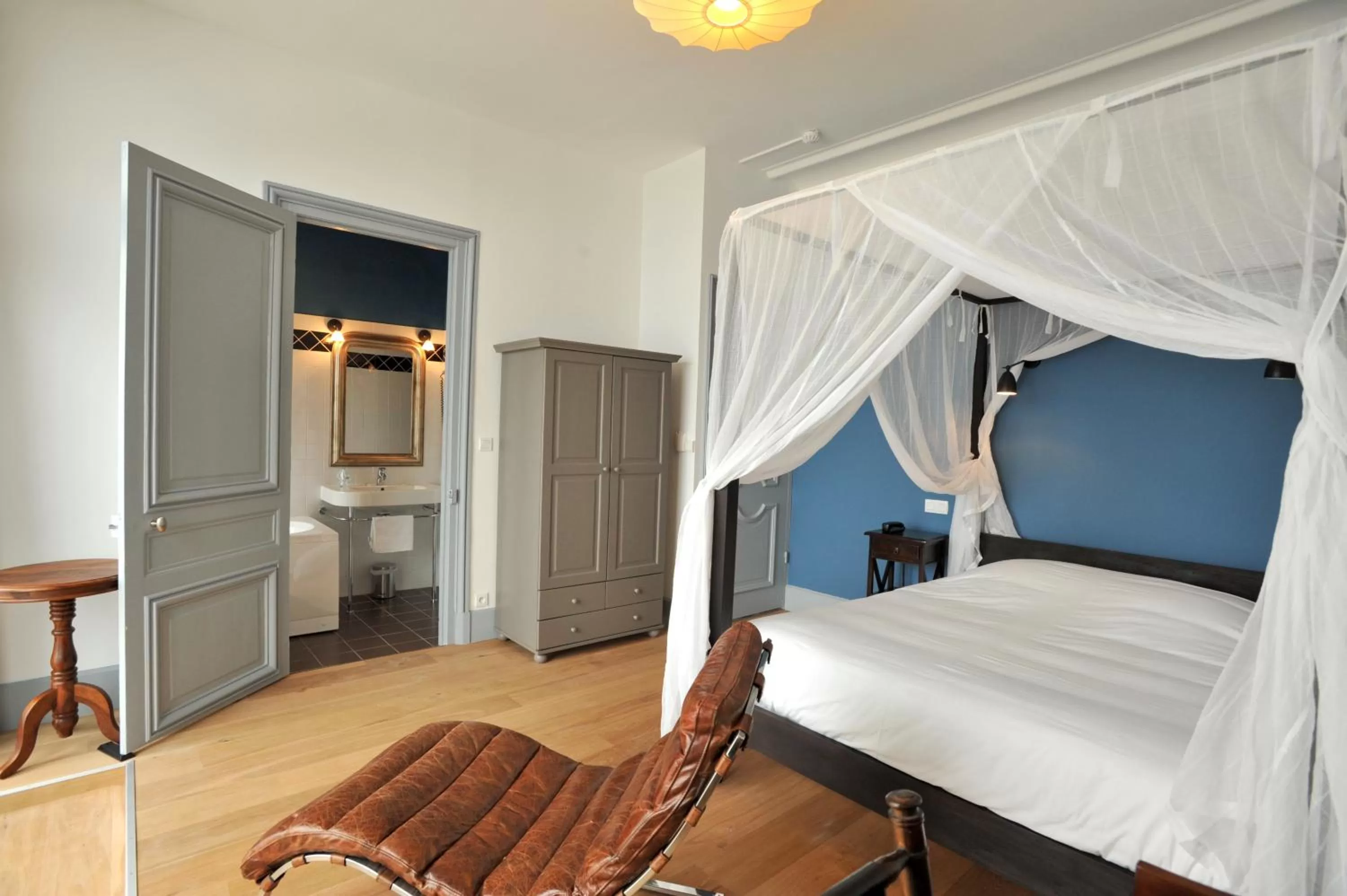 Photo of the whole room, Bed in Hotel Le Rayon Vert