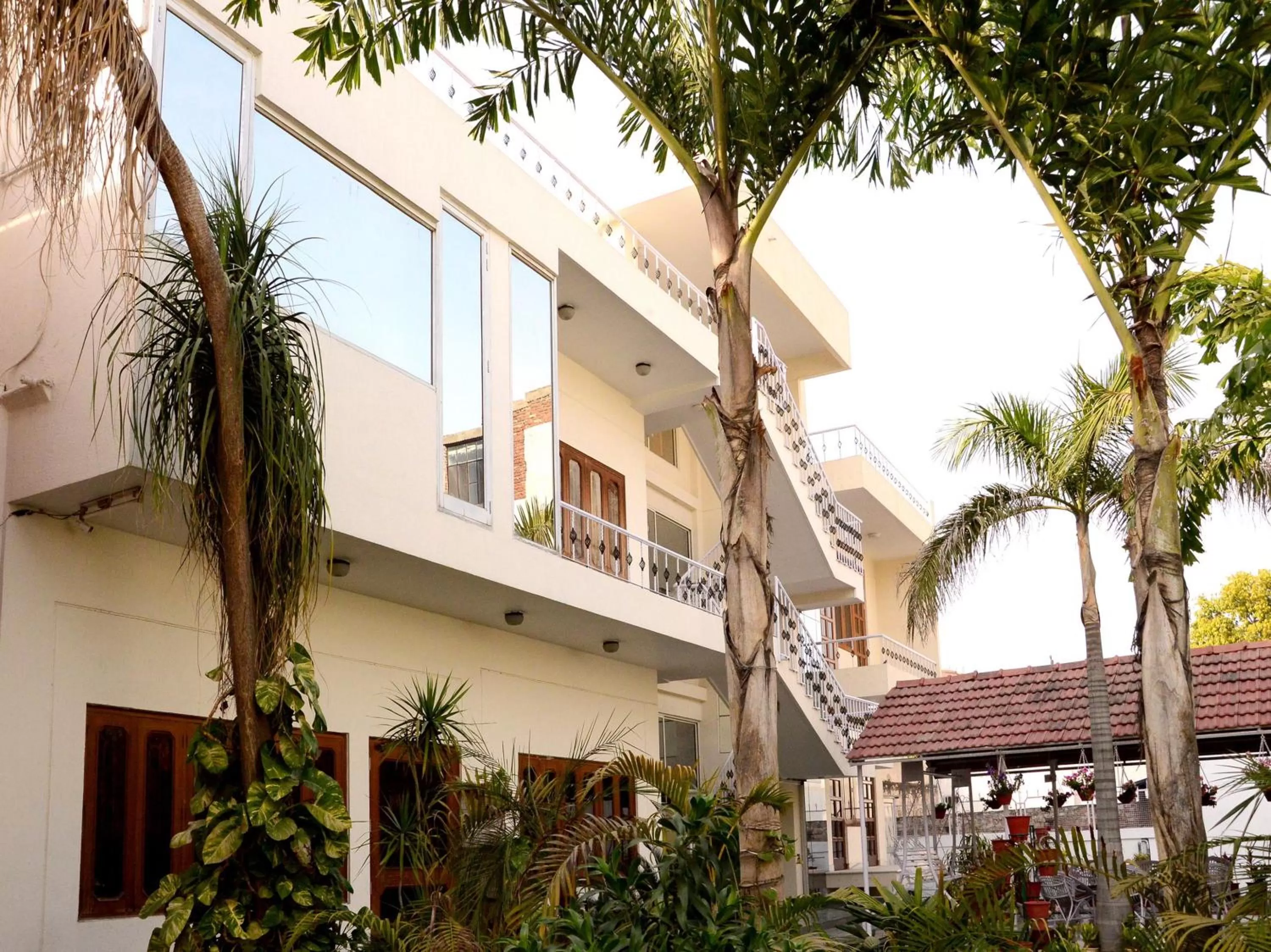 Facade/entrance in Hotel Sukhvilas