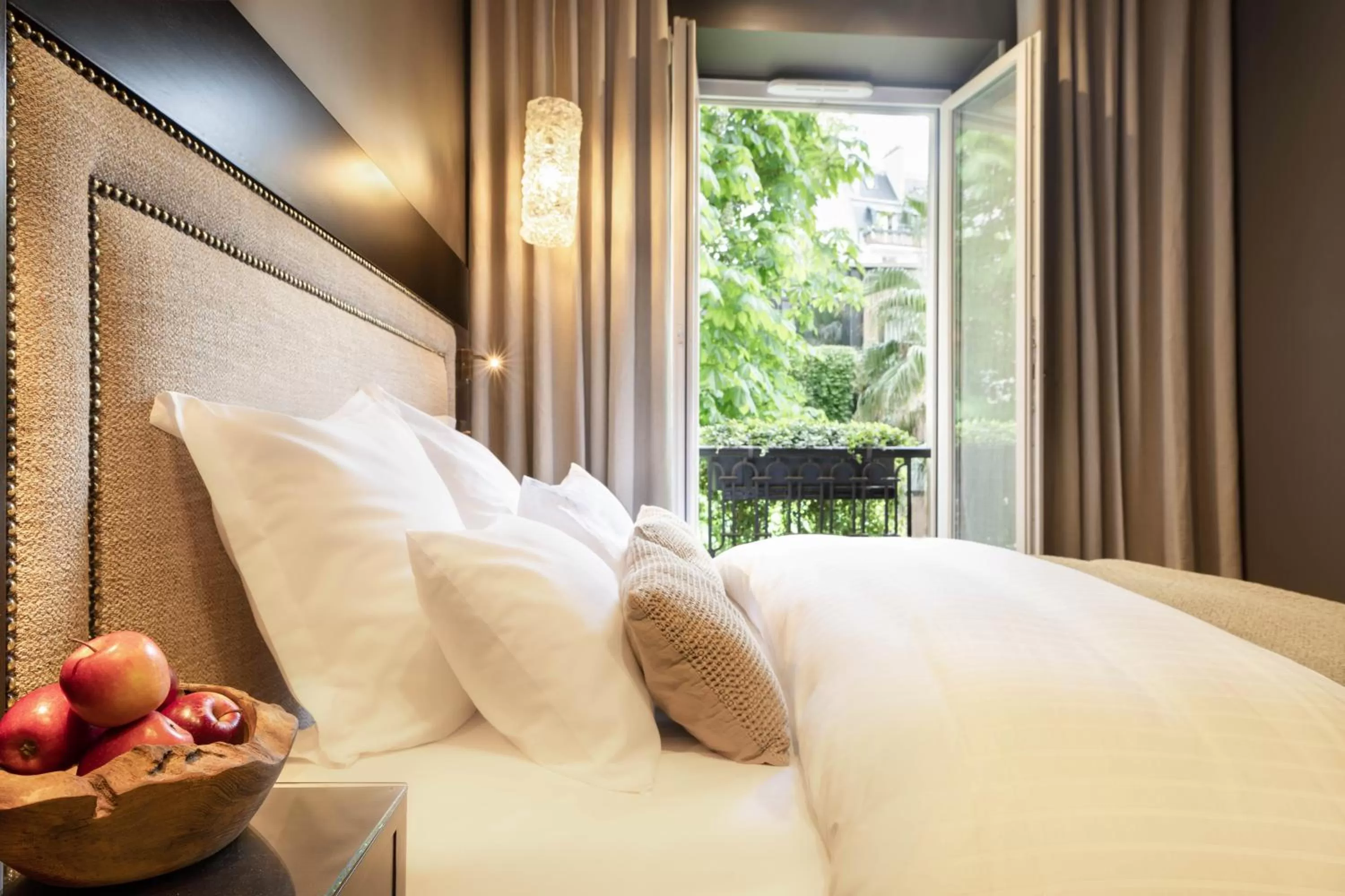 Garden view, Bed in B Montmartre