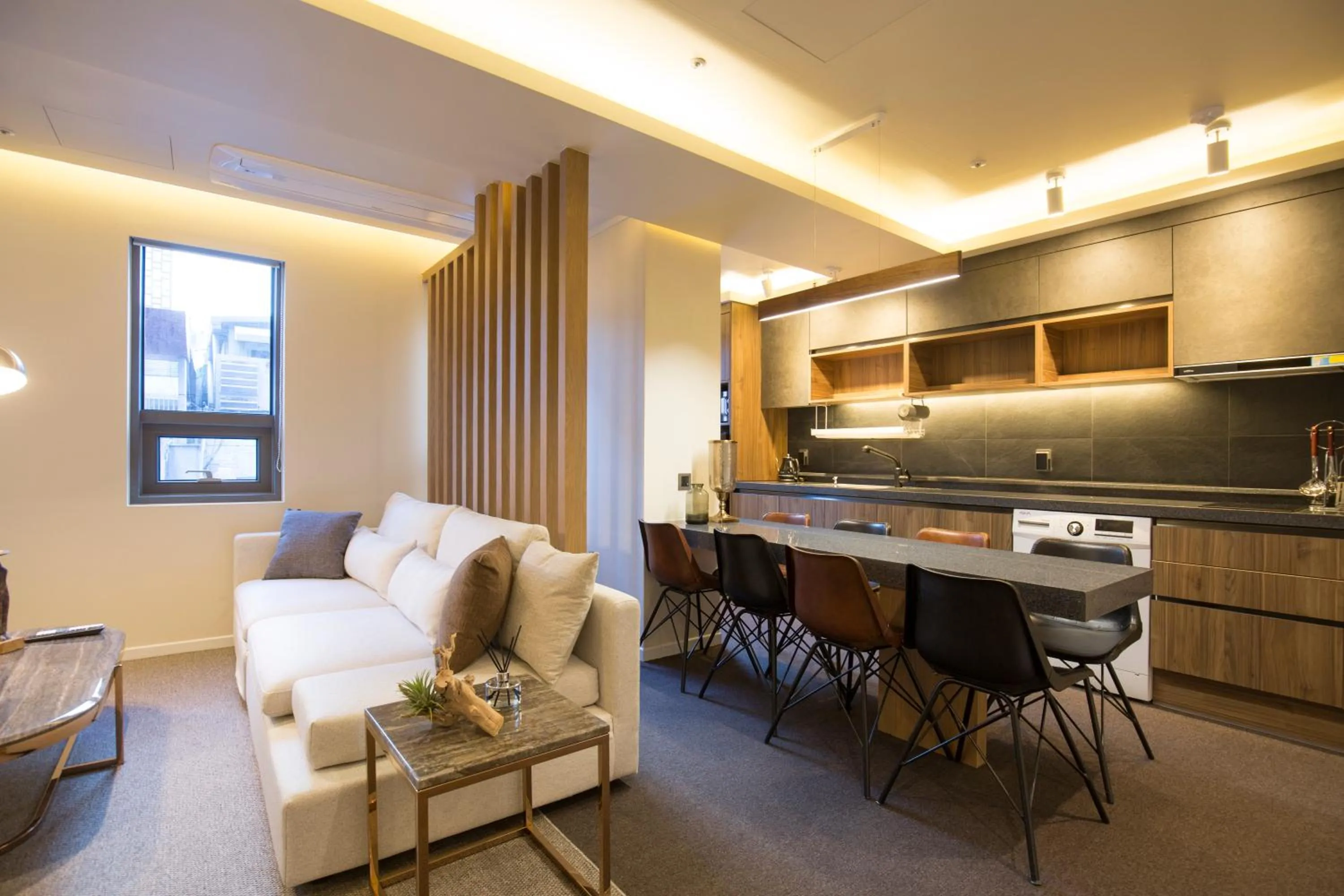 Living room, Seating Area in UH Suite The Jongno