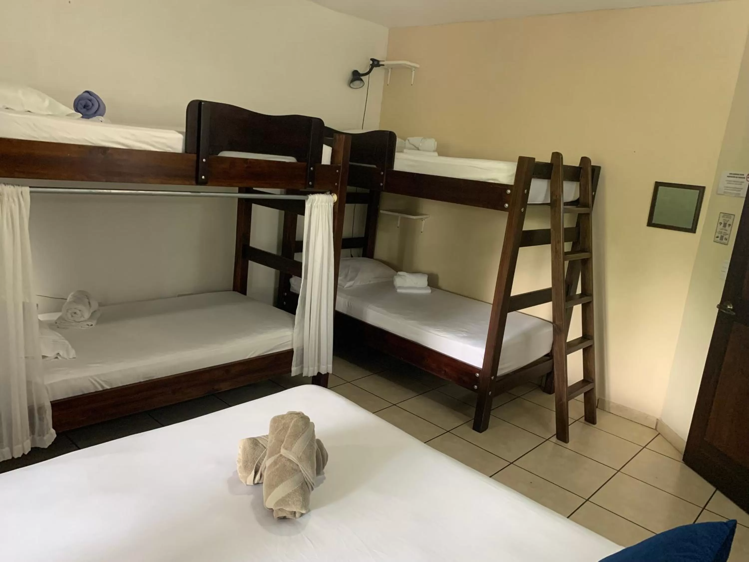 Bed, Bunk Bed in Casa de Lis Hotel & Tourist Info Centre