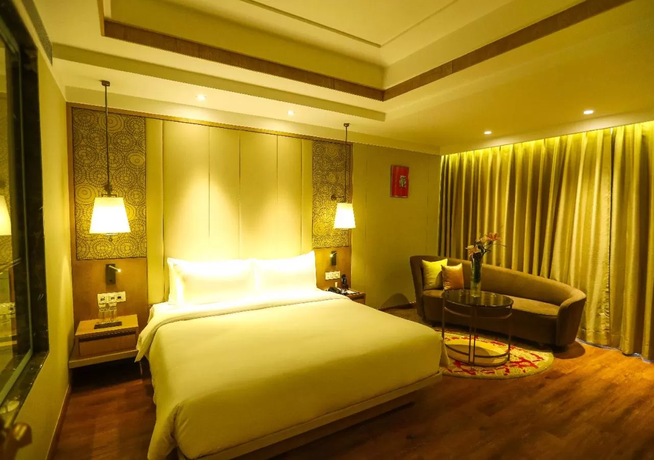 Bedroom, Bed in Radisson Bhopal