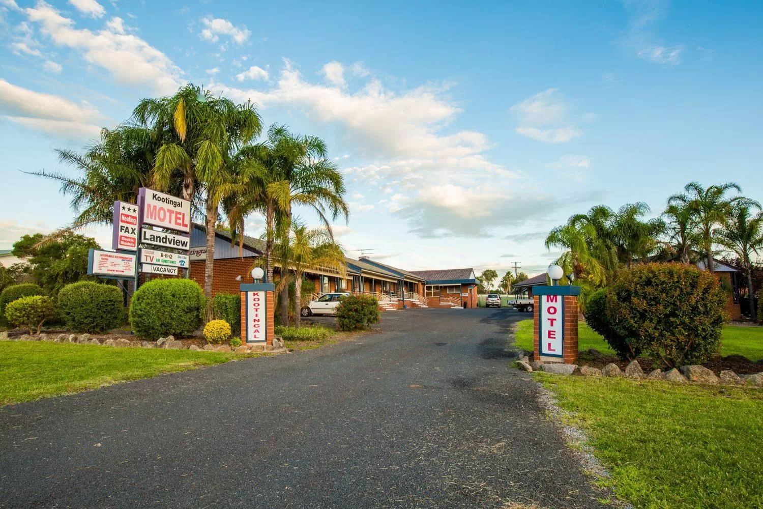 Property building in Kootingal Landview Motel
