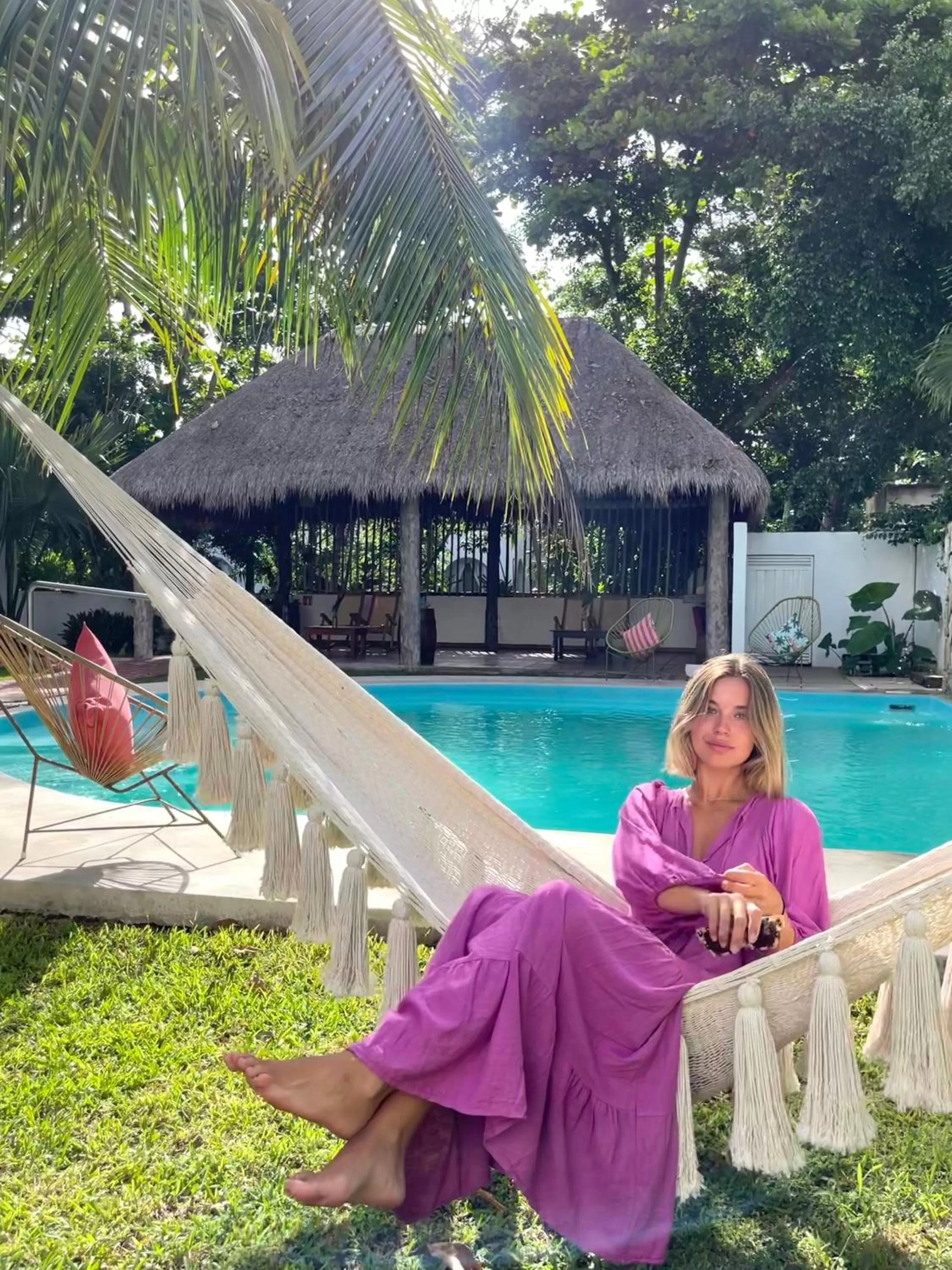 Swimming pool in Albatros by Bedsfriends