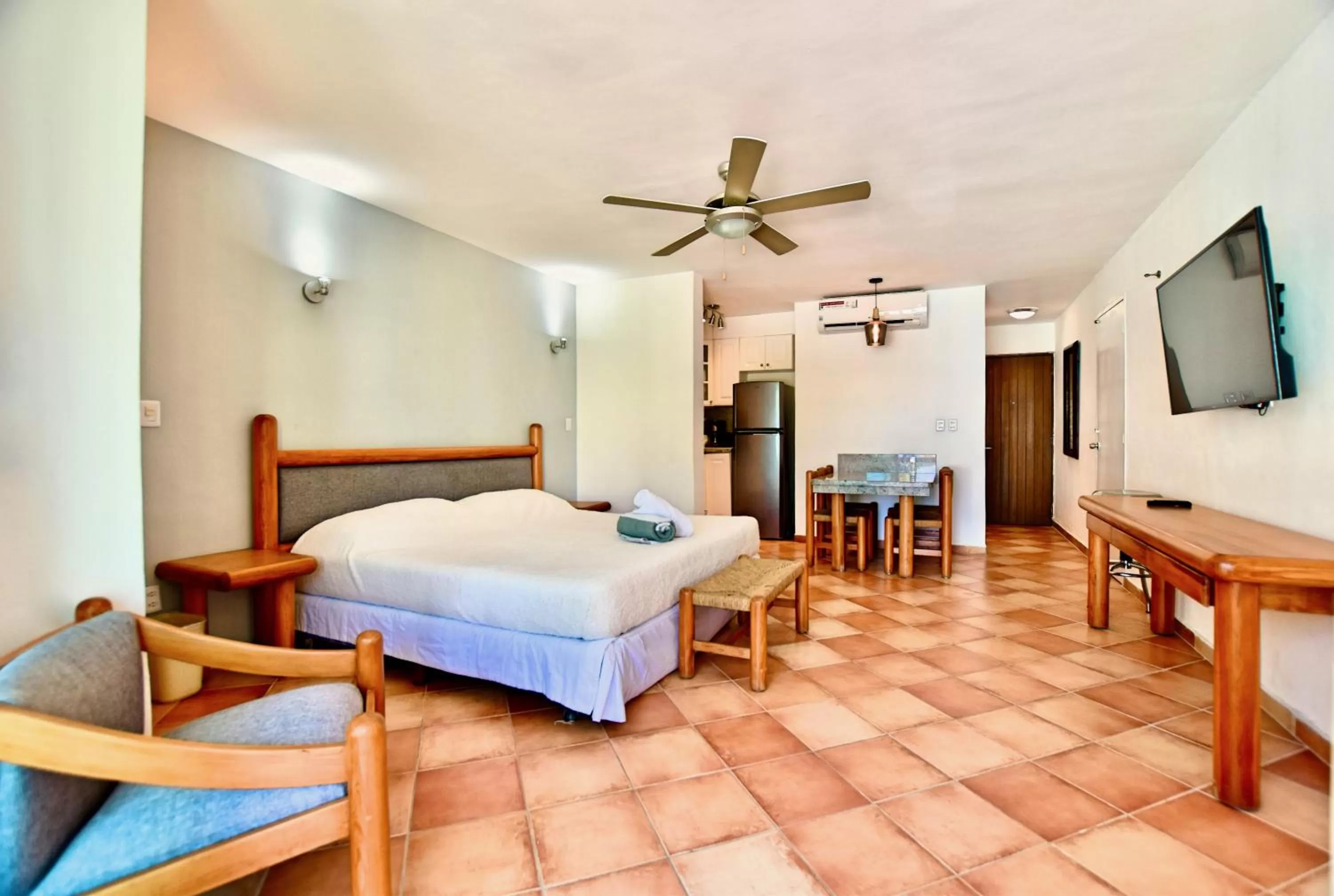 Photo of the whole room, Bed in Solymar Condo Beach Resort by Casago