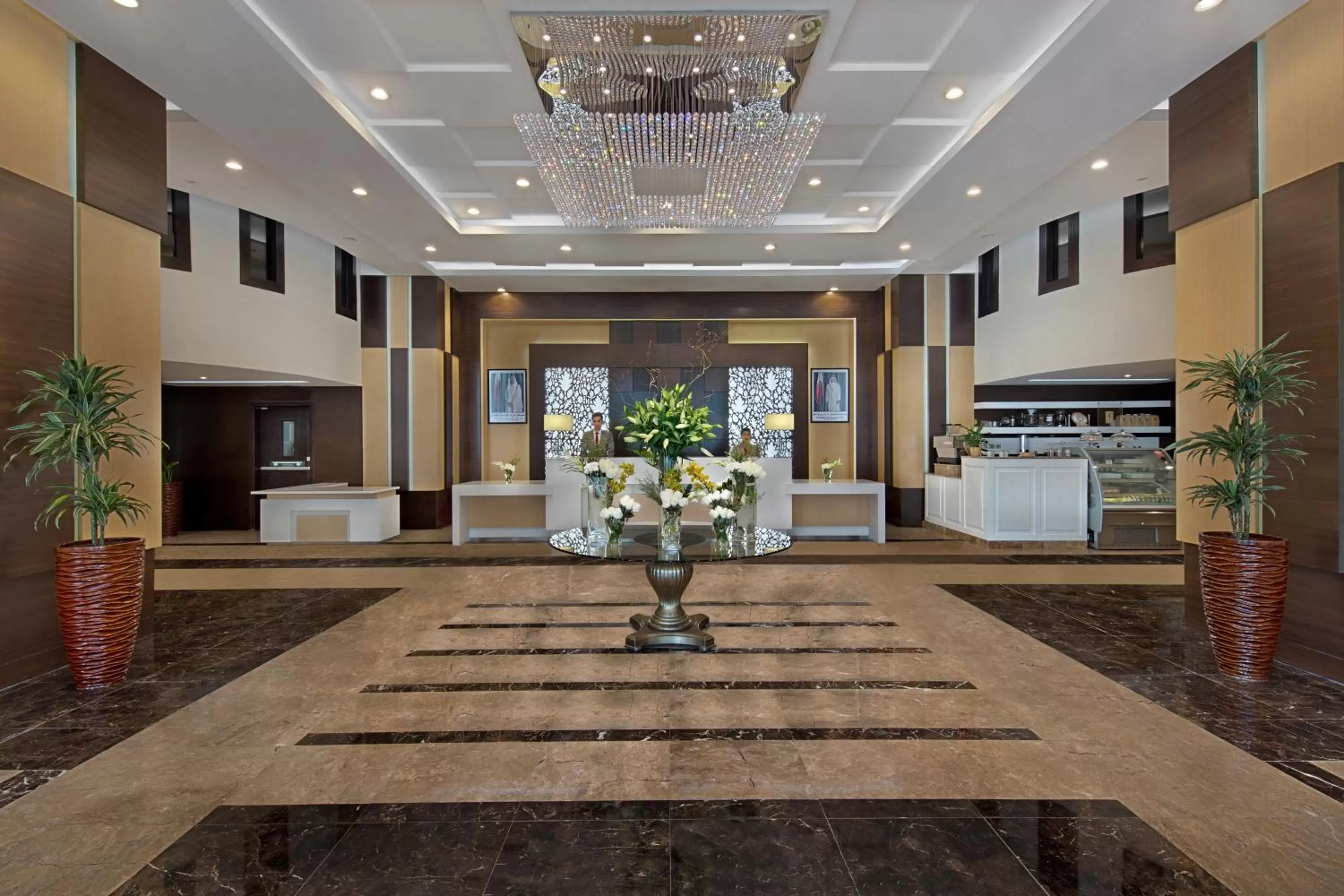 Lobby or reception in Ezdan Hotel West Bay
