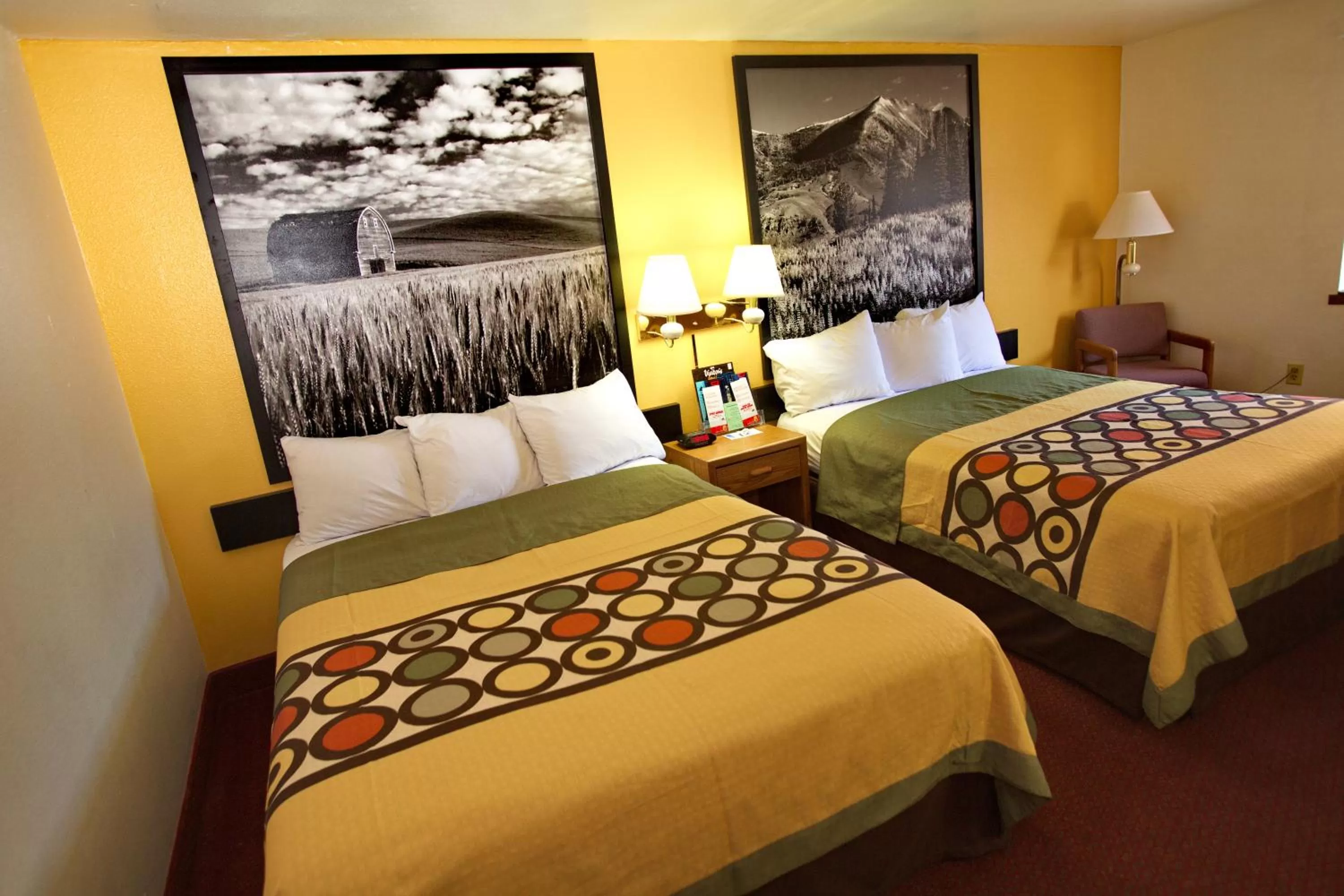 Decorative detail, Bed in Super 8 by Wyndham Elko