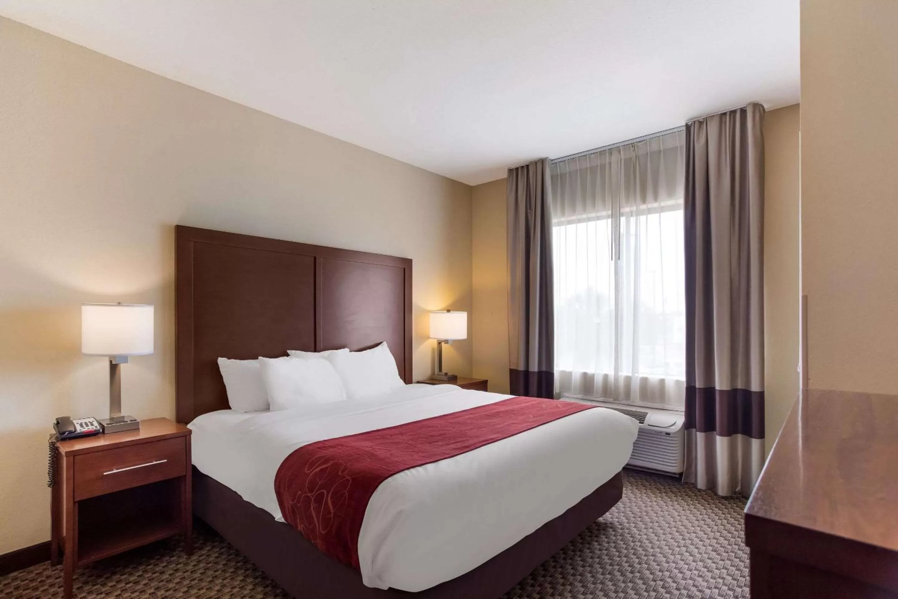 Bedroom, Bed in Comfort Suites Saraland - North Mobile