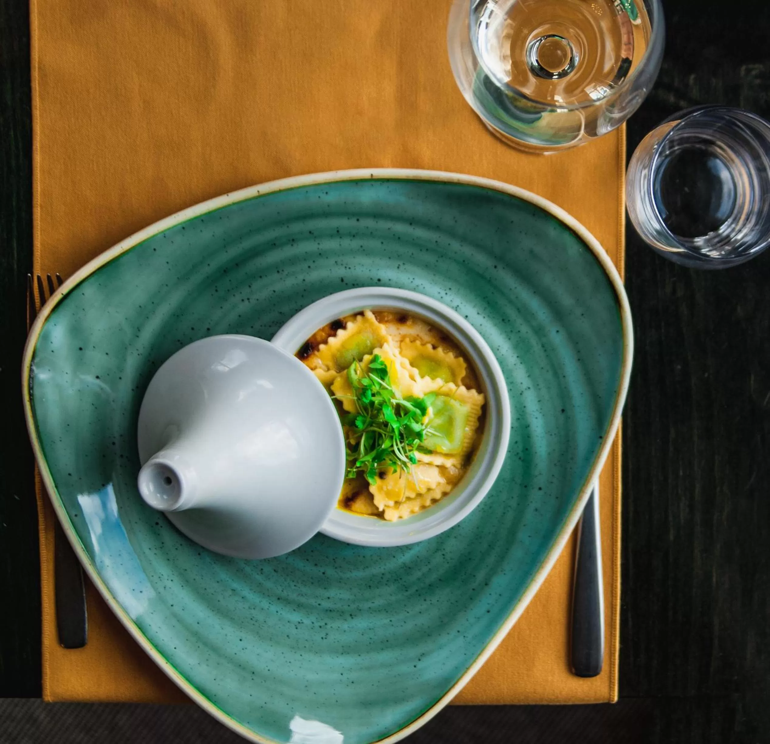 Restaurant/places to eat in Trenython Manor Resort