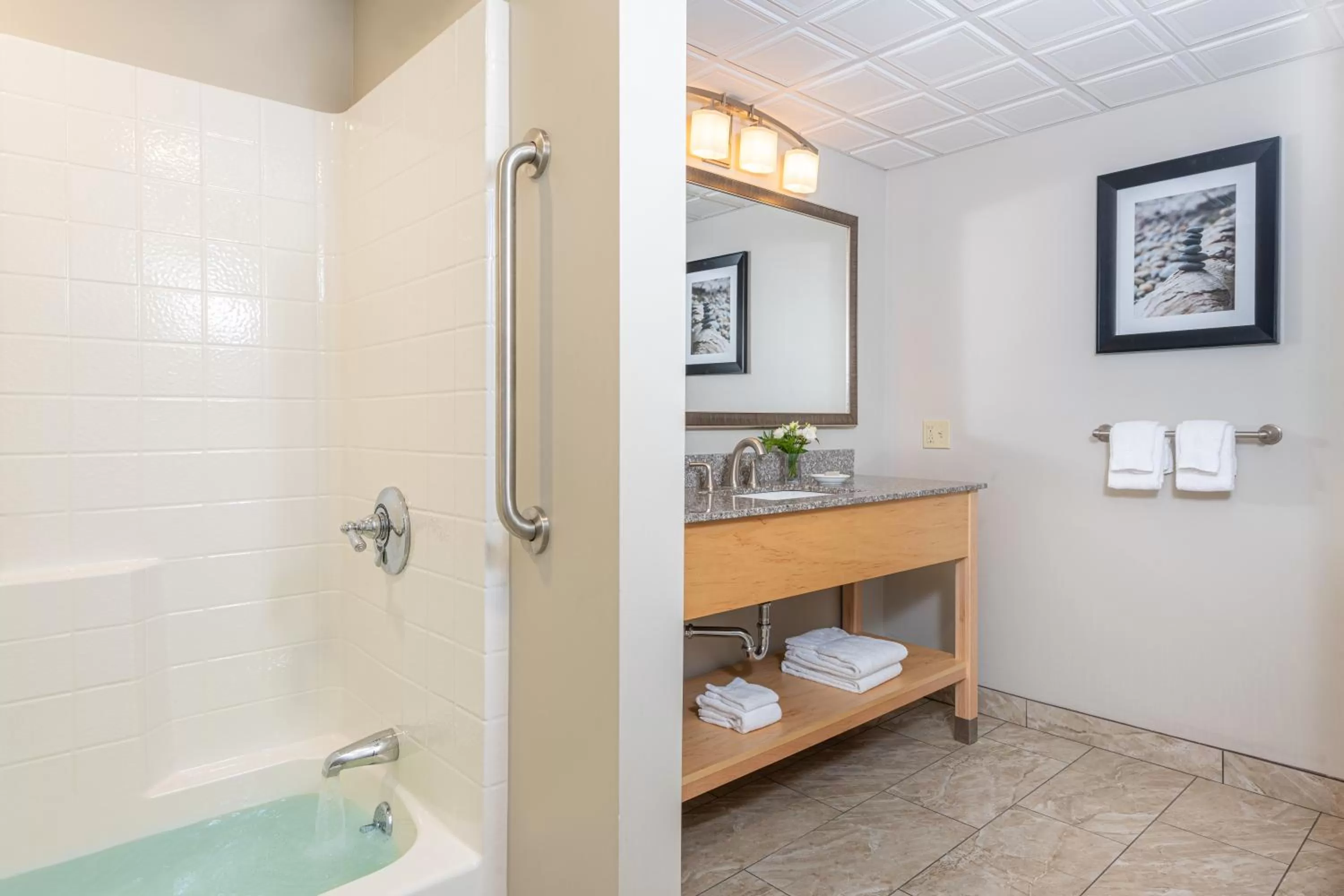 Bathroom in Atlantic Oceanside Hotel & Conference Center