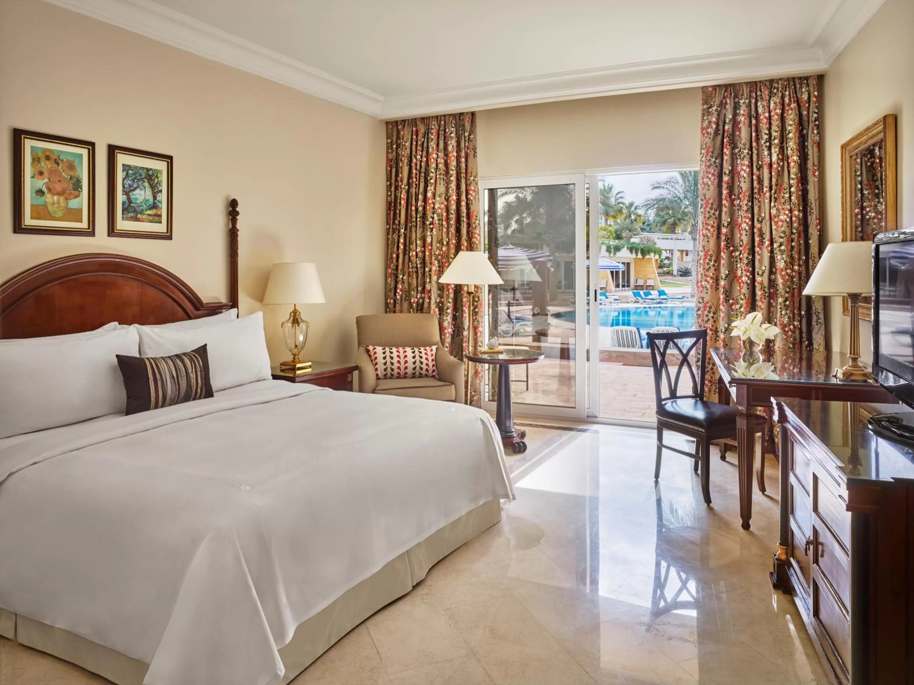 Photo of the whole room, Bed in JW Marriott Hotel Cairo