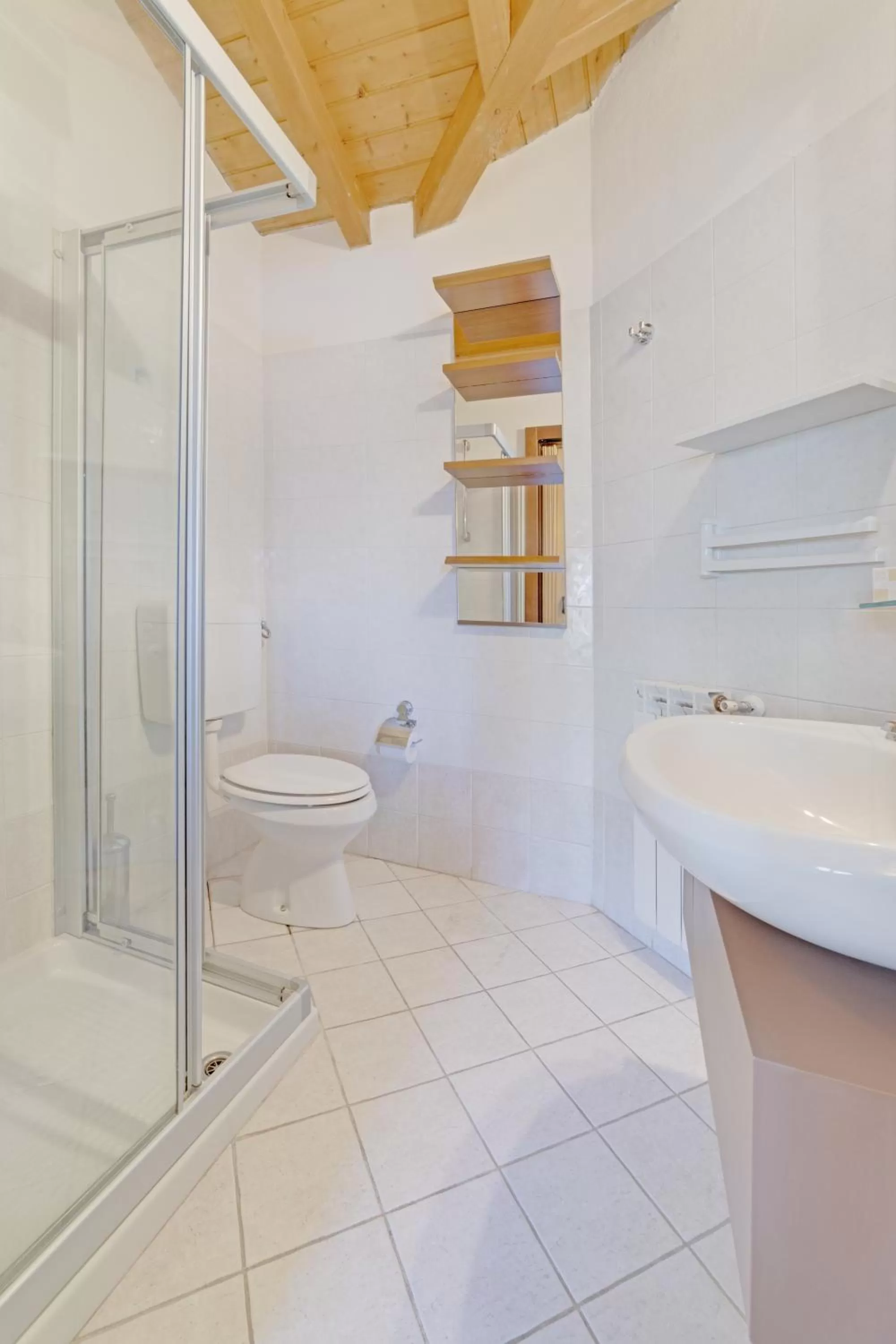 Shower in Hotel Grotto Bagat