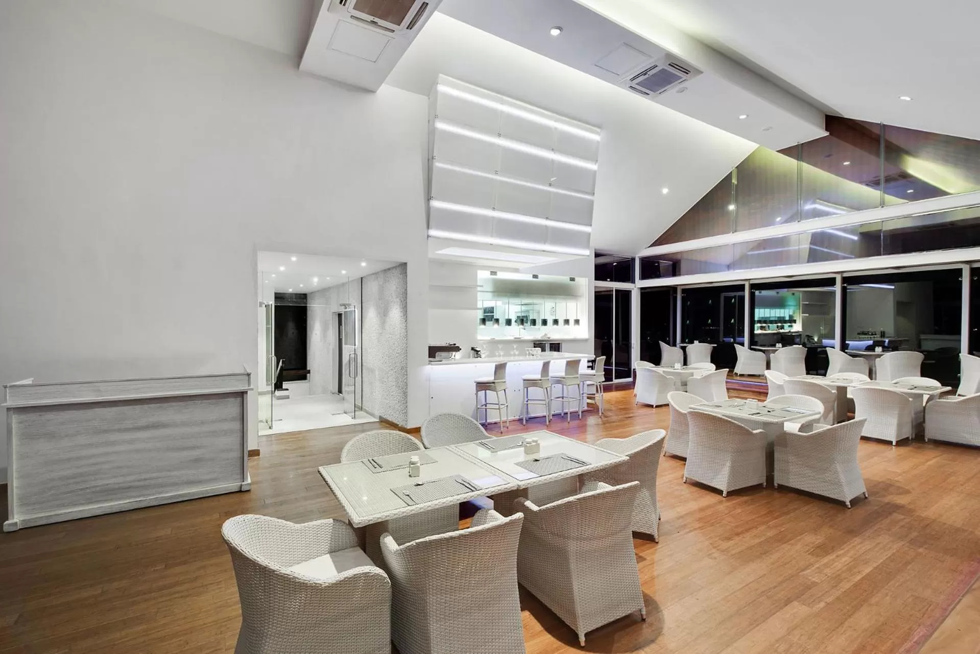 Restaurant/places to eat in Amagi Aria Airport Transit Hotel