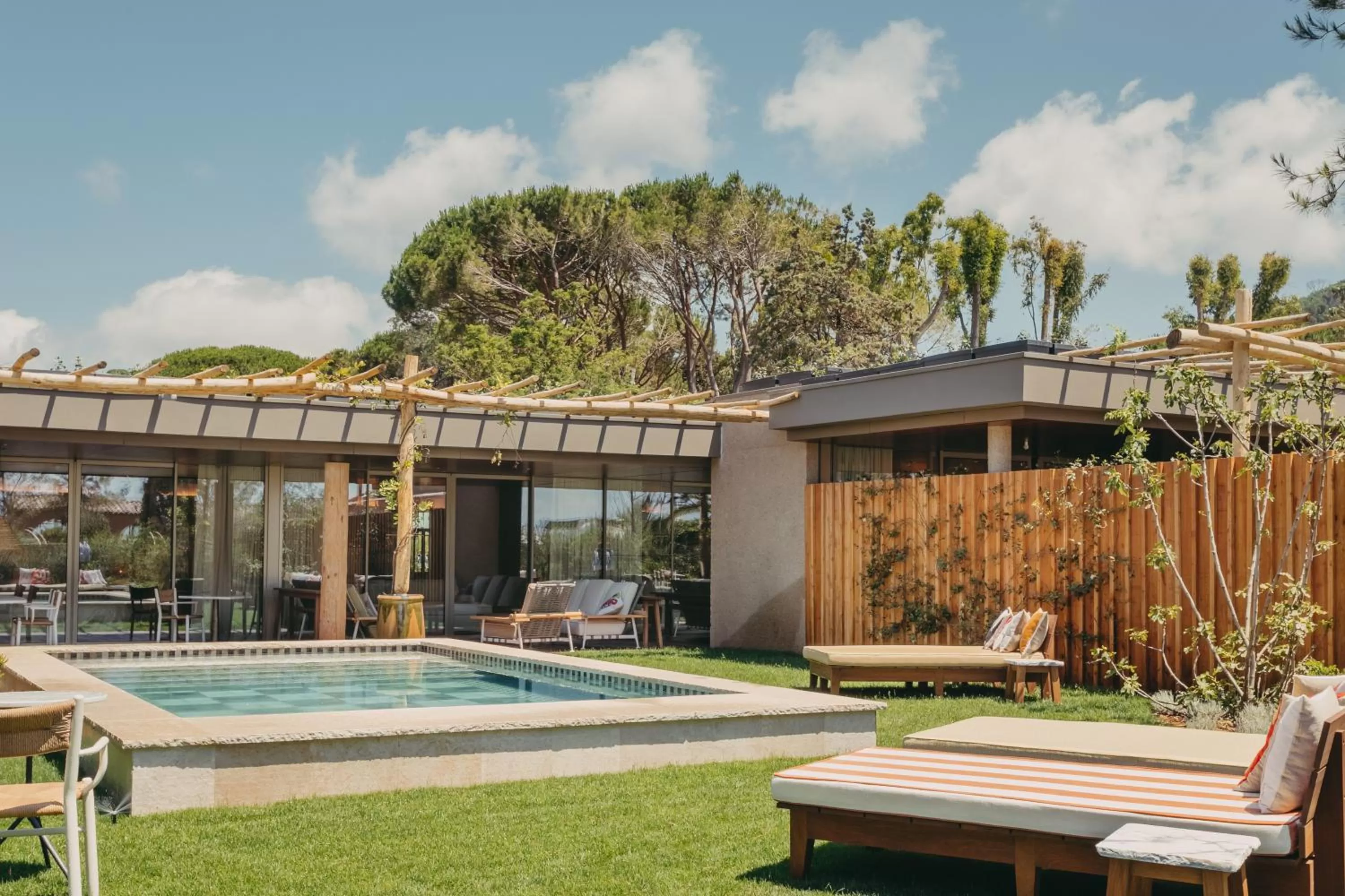 Swimming pool in Lily of the Valley