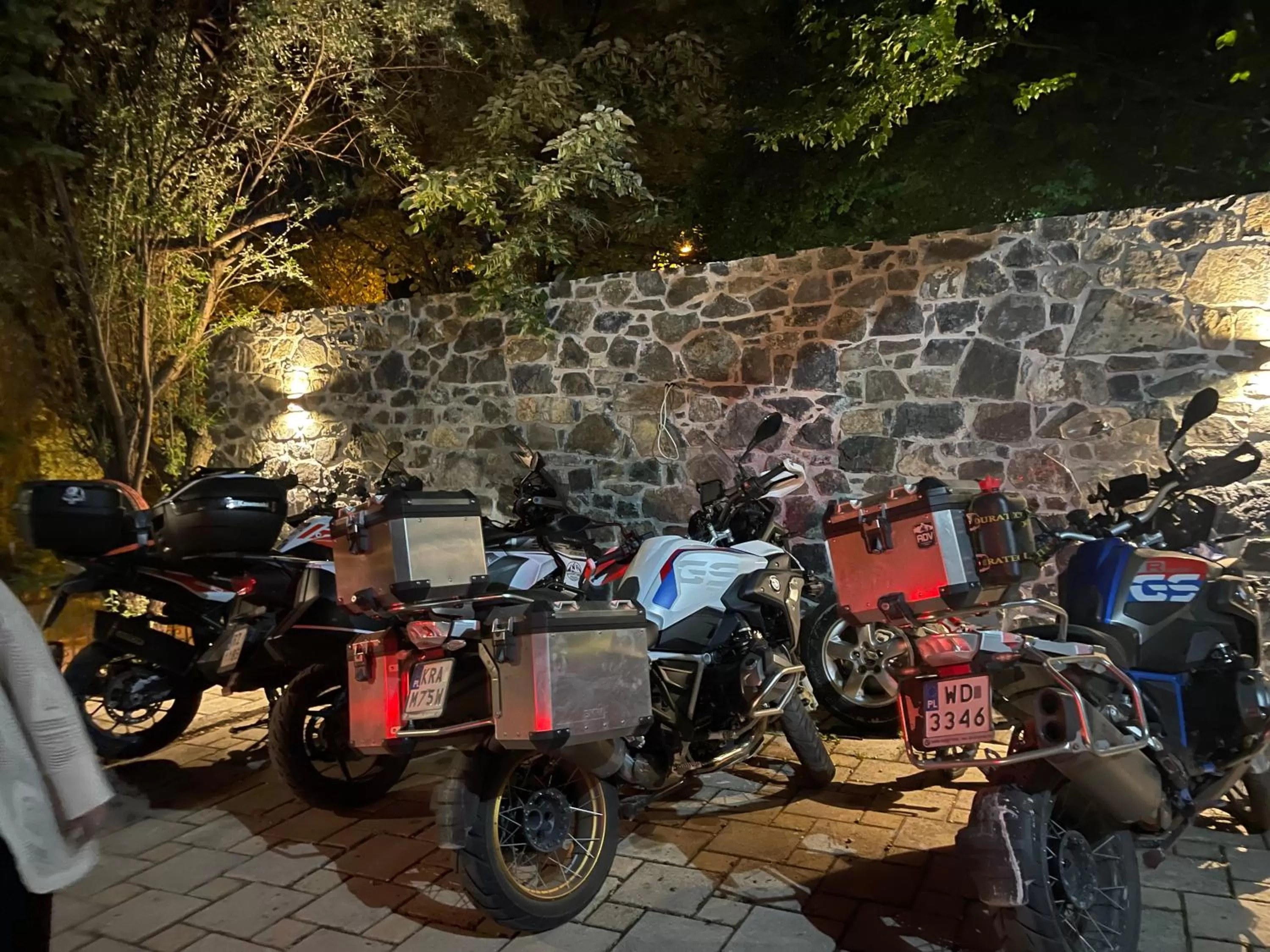 Parking in Dim's Hotel & Restaurant