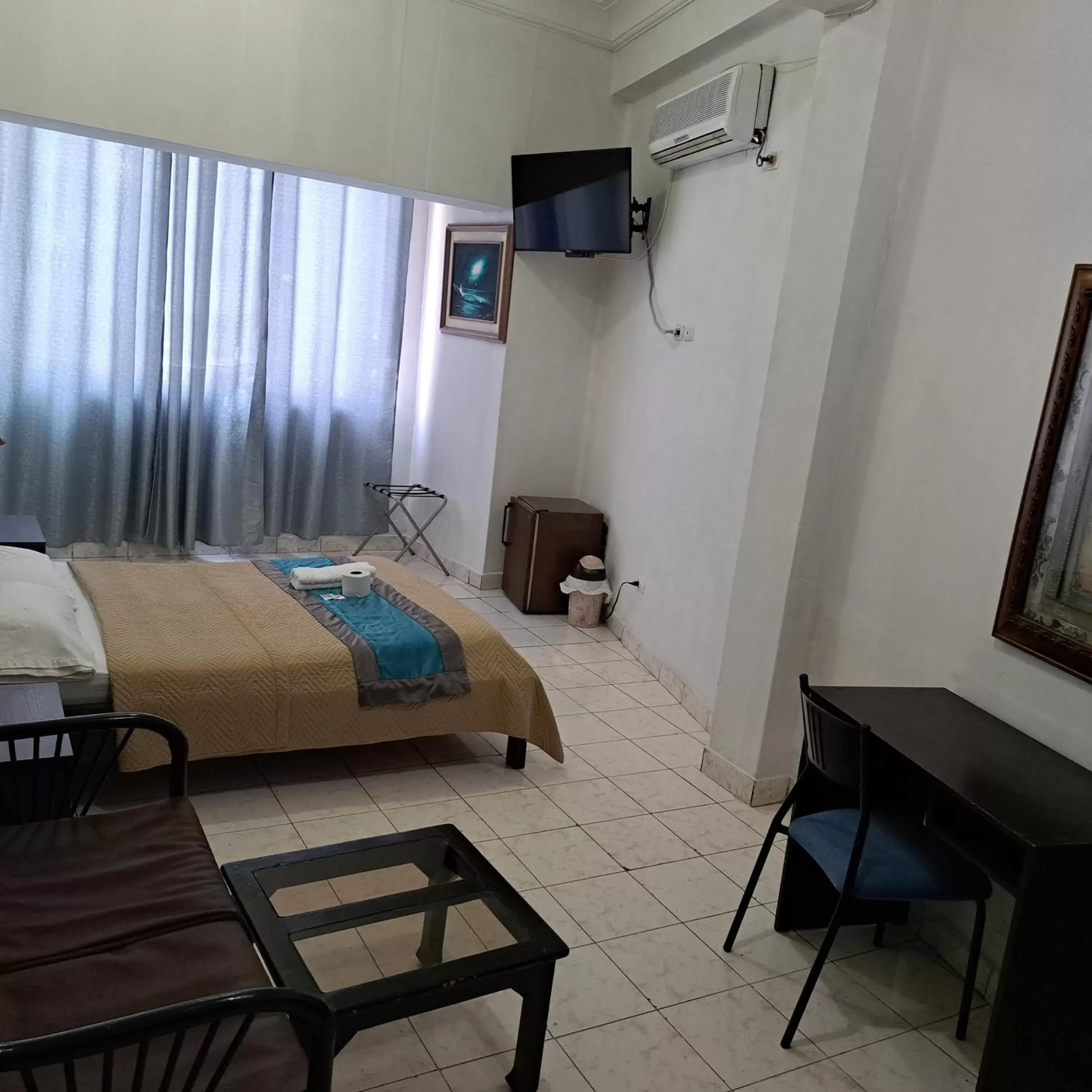 Deluxe Double Room with Bath in Atlantic Suites Hotel Deluxe Double Room with Bath in Atlantic Suites Hotel