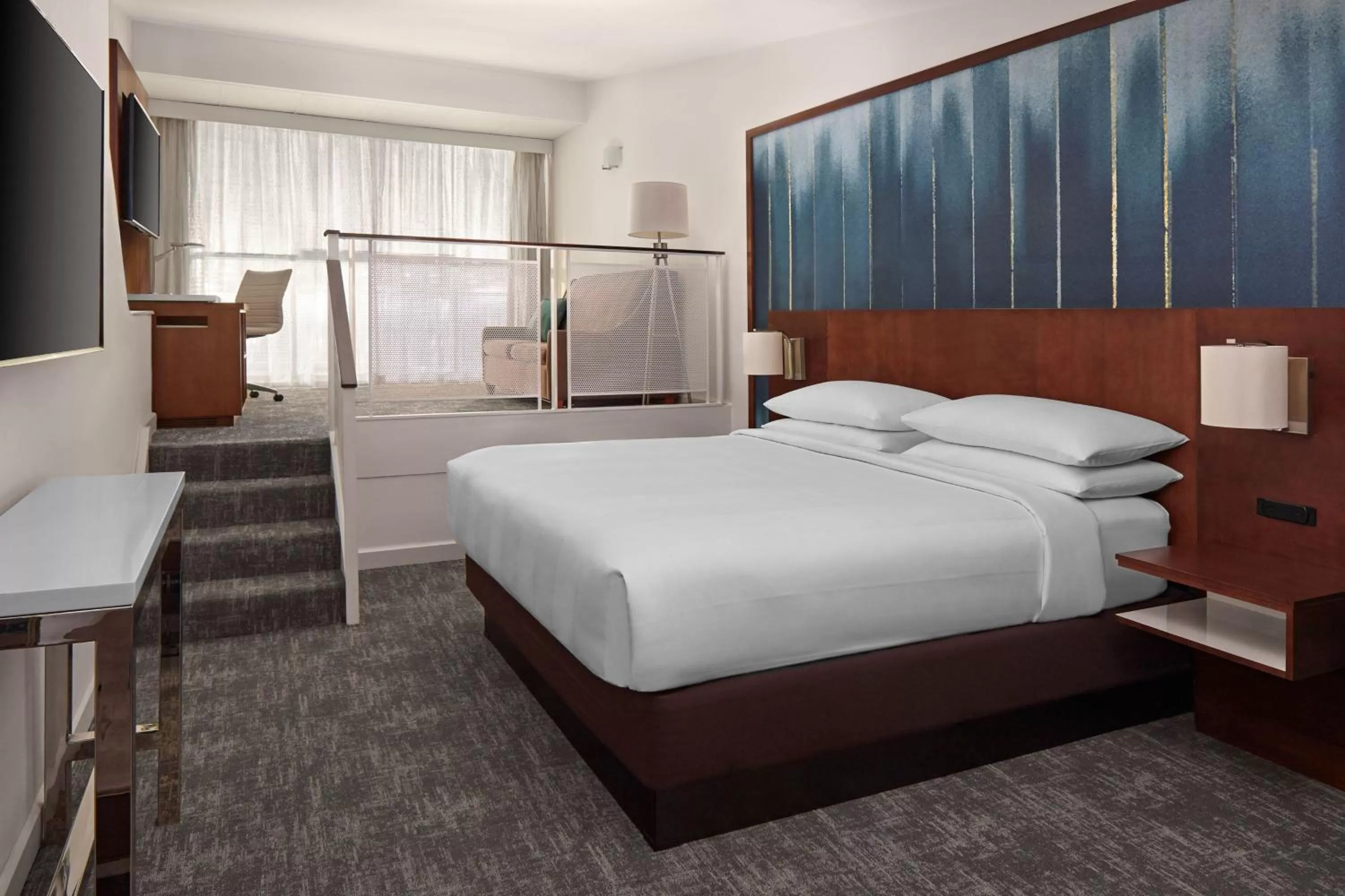 Photo of the whole room, Bed in Toronto Marriott City Centre Hotel