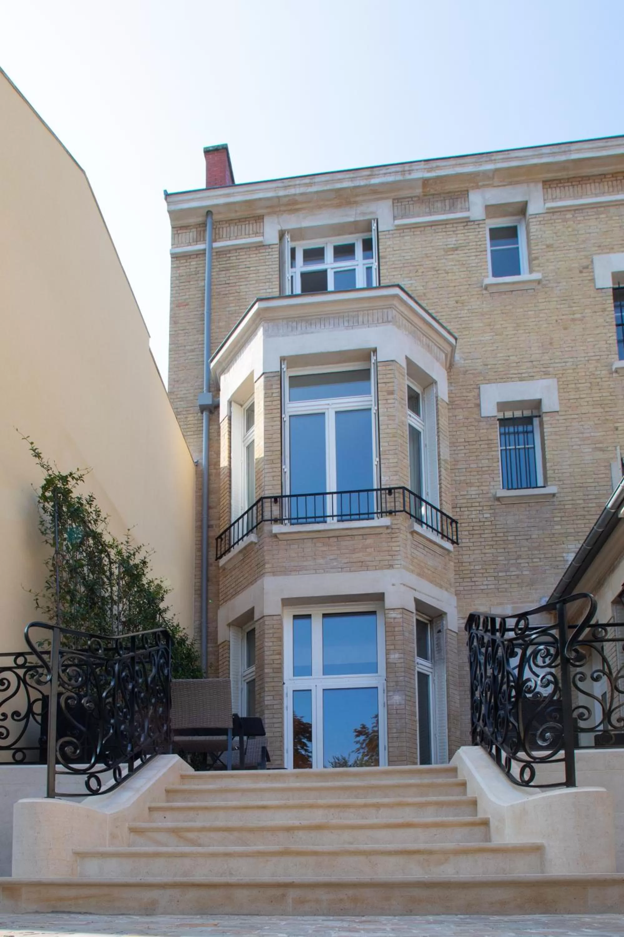 Property building in La Cave de l'Avenue de Champagne