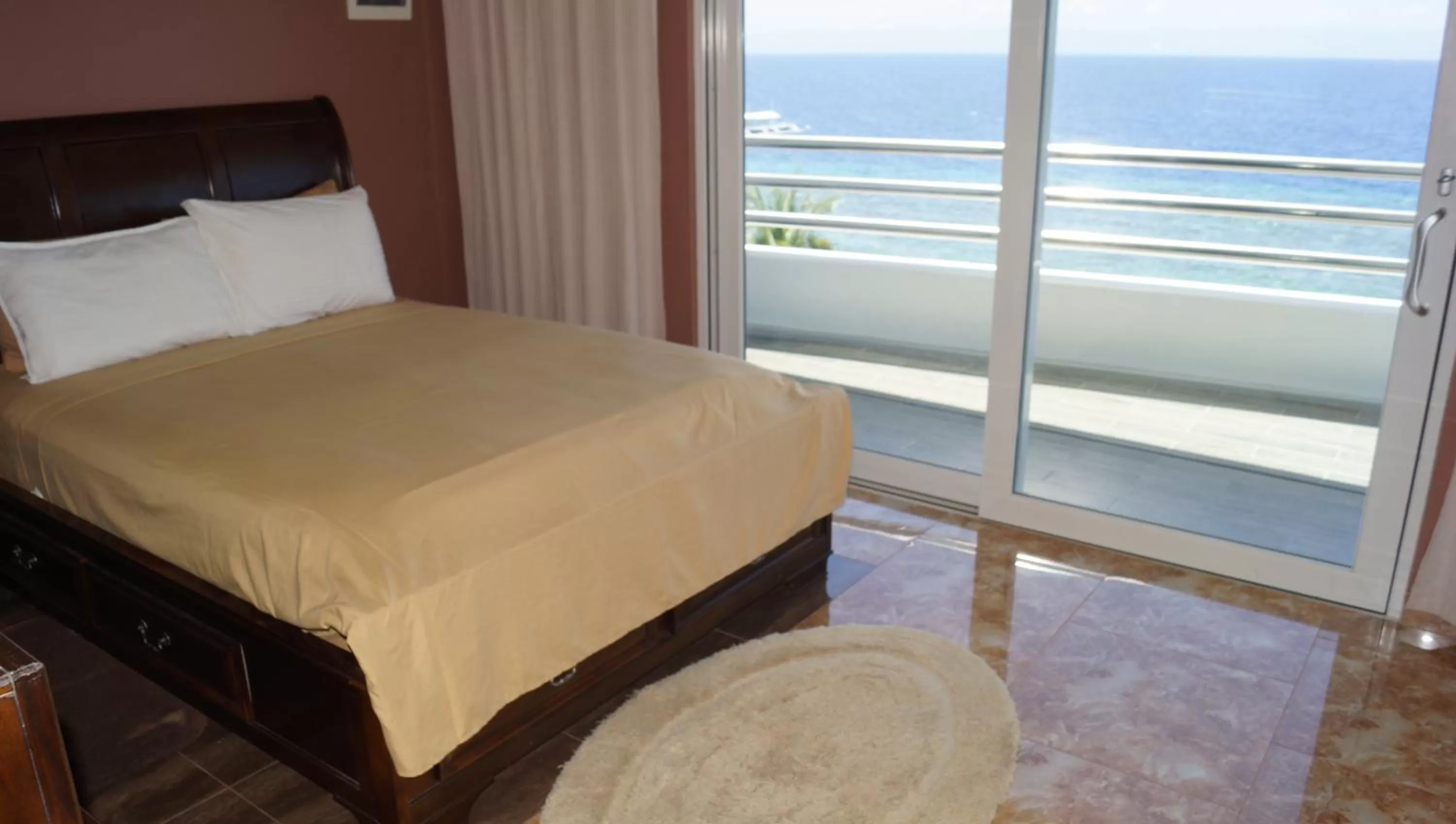 Bedroom, Bed in Panglao Sea Resort - Tangnan