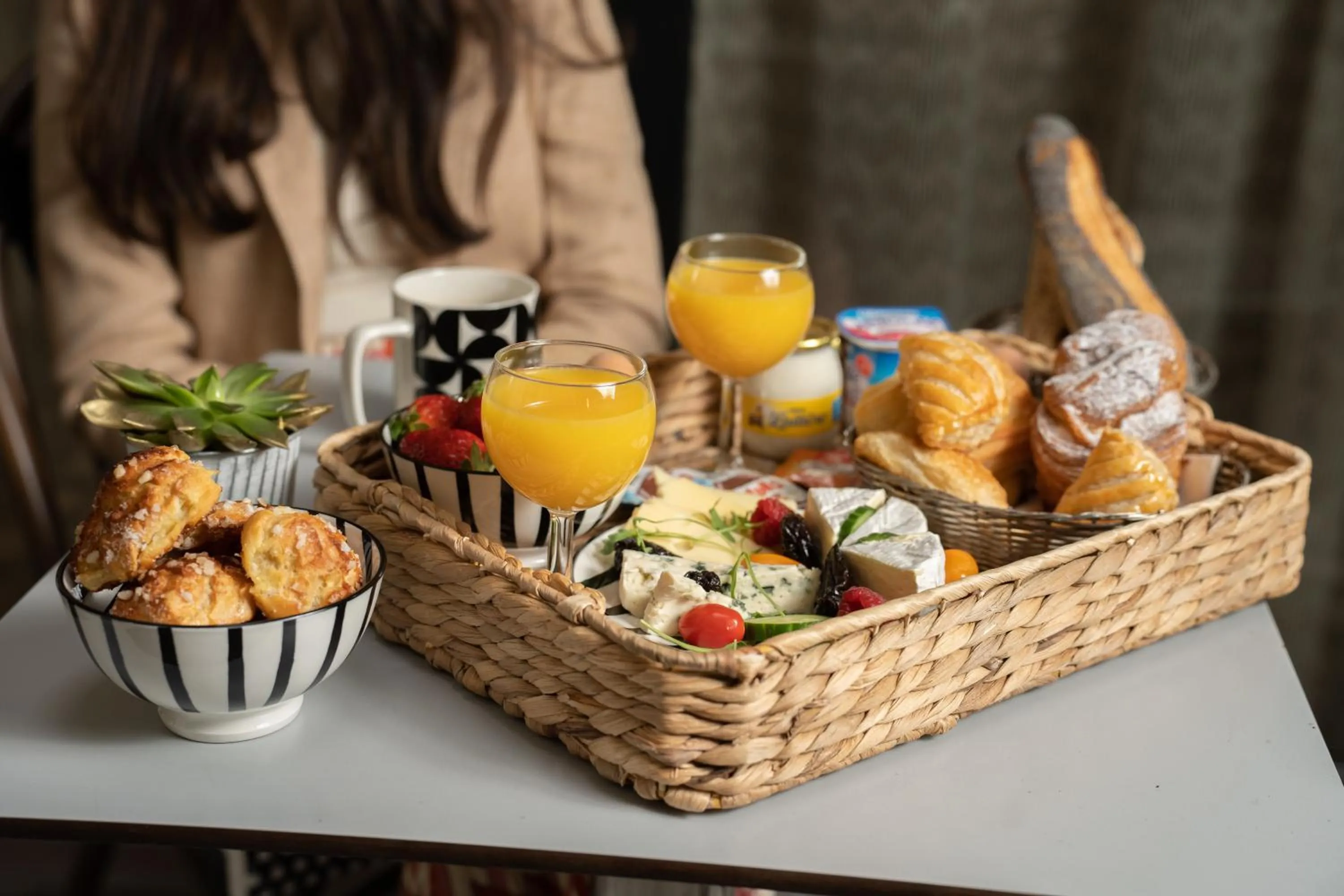 Food and drinks in Hôtel Du Mont Dore Batignolles