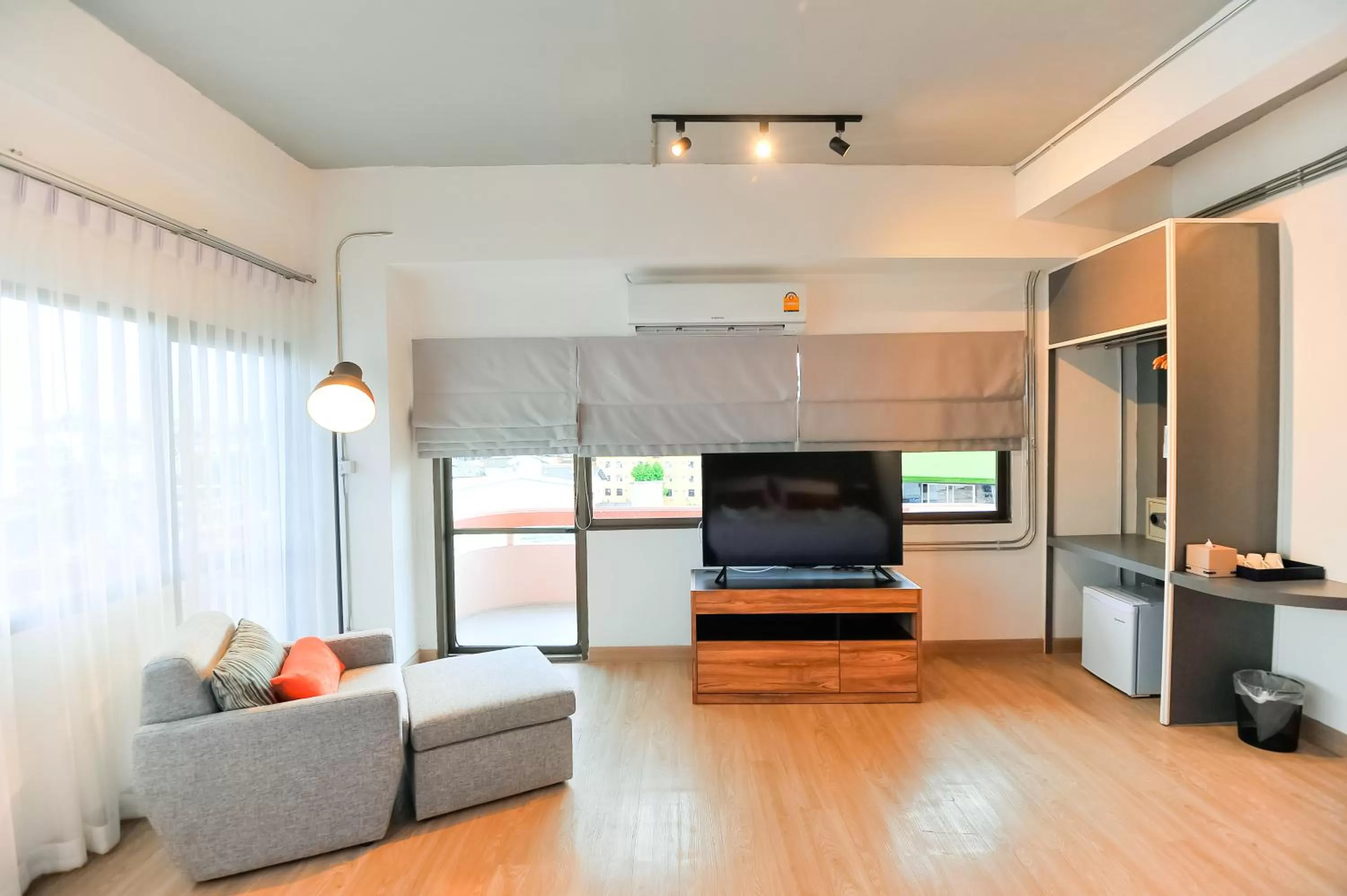 TV and multimedia in 7 Stays Pattaya Hotel