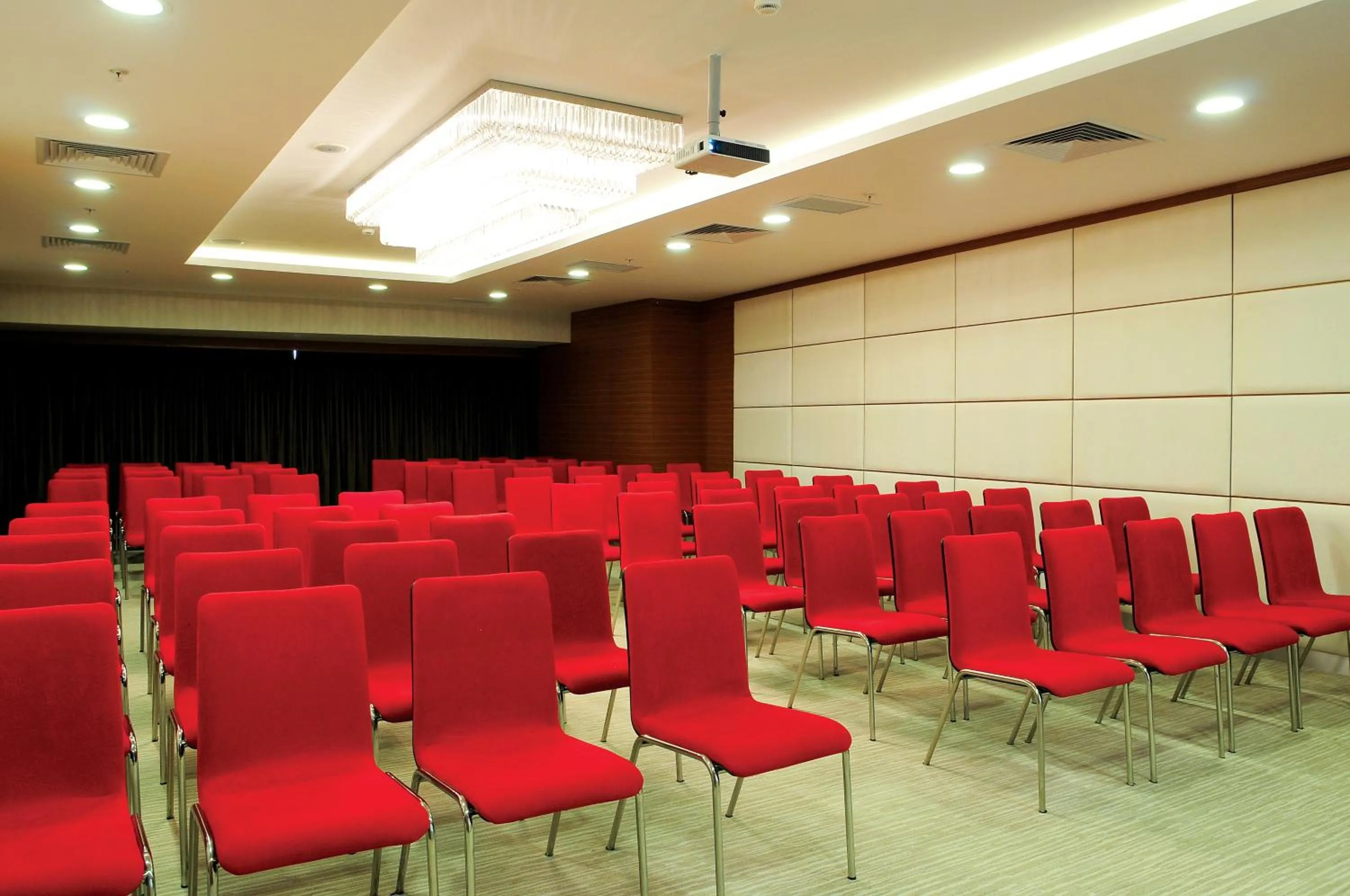 Business facilities in Demora Hotel