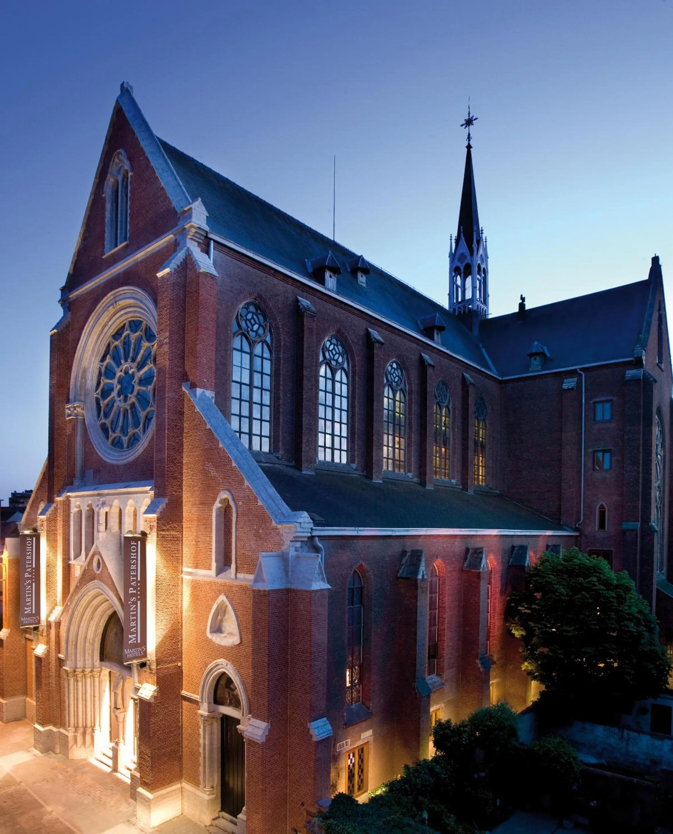 Facade/entrance in Martin's Patershof