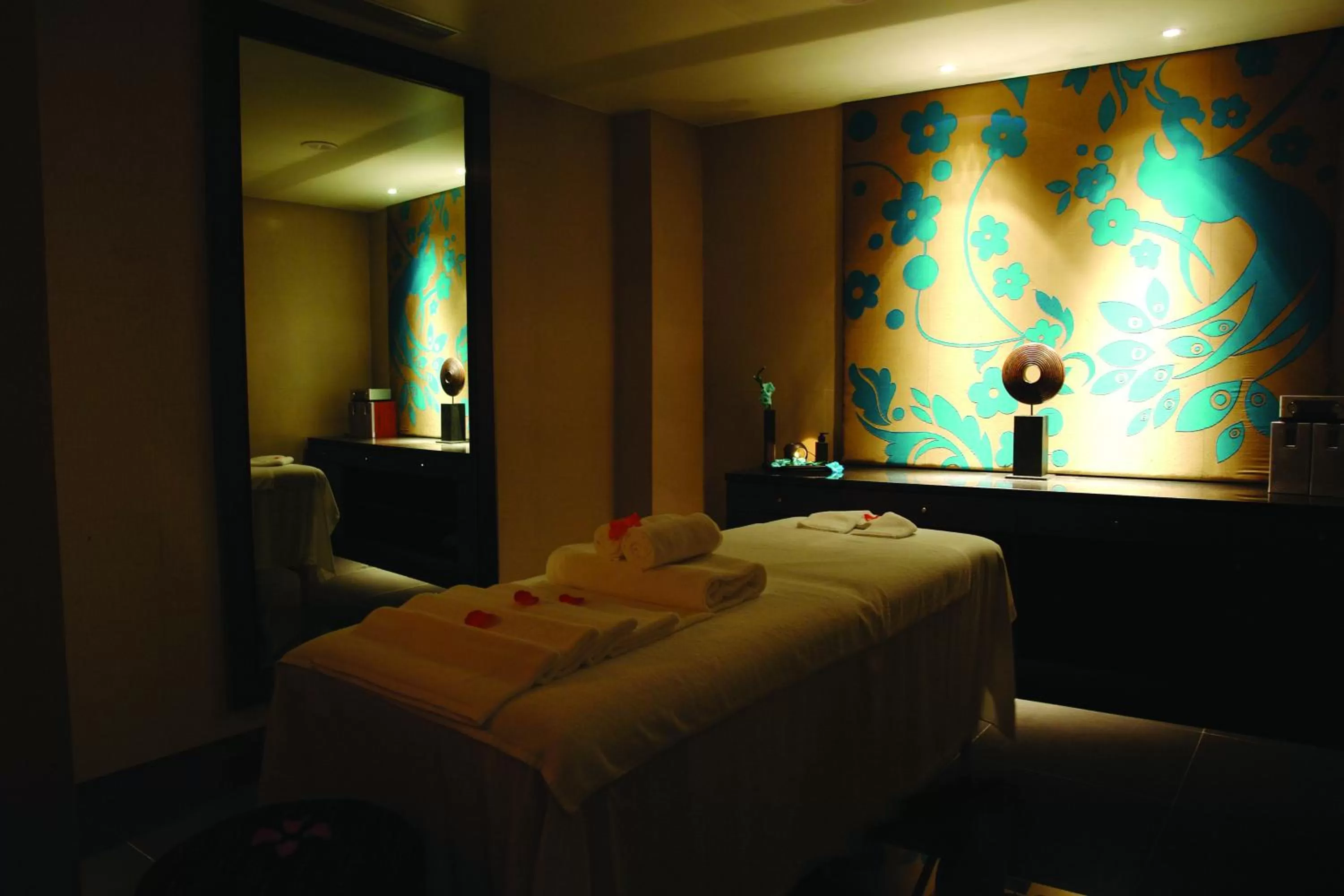 Spa and wellness centre/facilities, Bed in Hotel Sahara Star