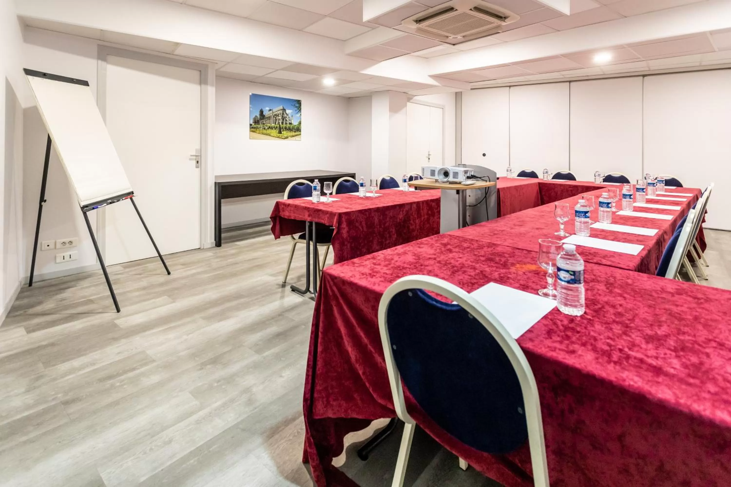 Other in Hôtel The Originals City Le Berry - proche centre-ville - Gare - parking - recharge véhicule