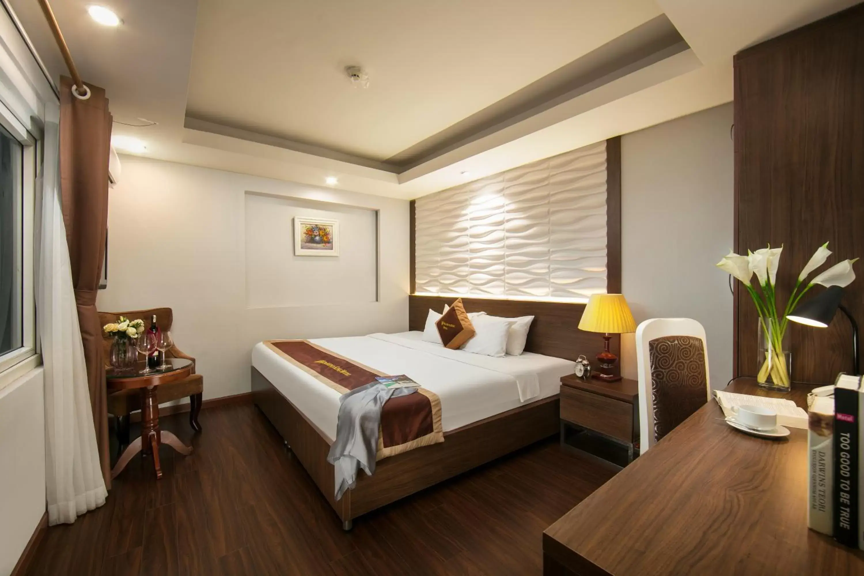Deluxe Double or Twin Room in Hanoi Diamond King Hotel & Travel Deluxe Double or Twin Room in Hanoi Diamond King Hotel & Travel