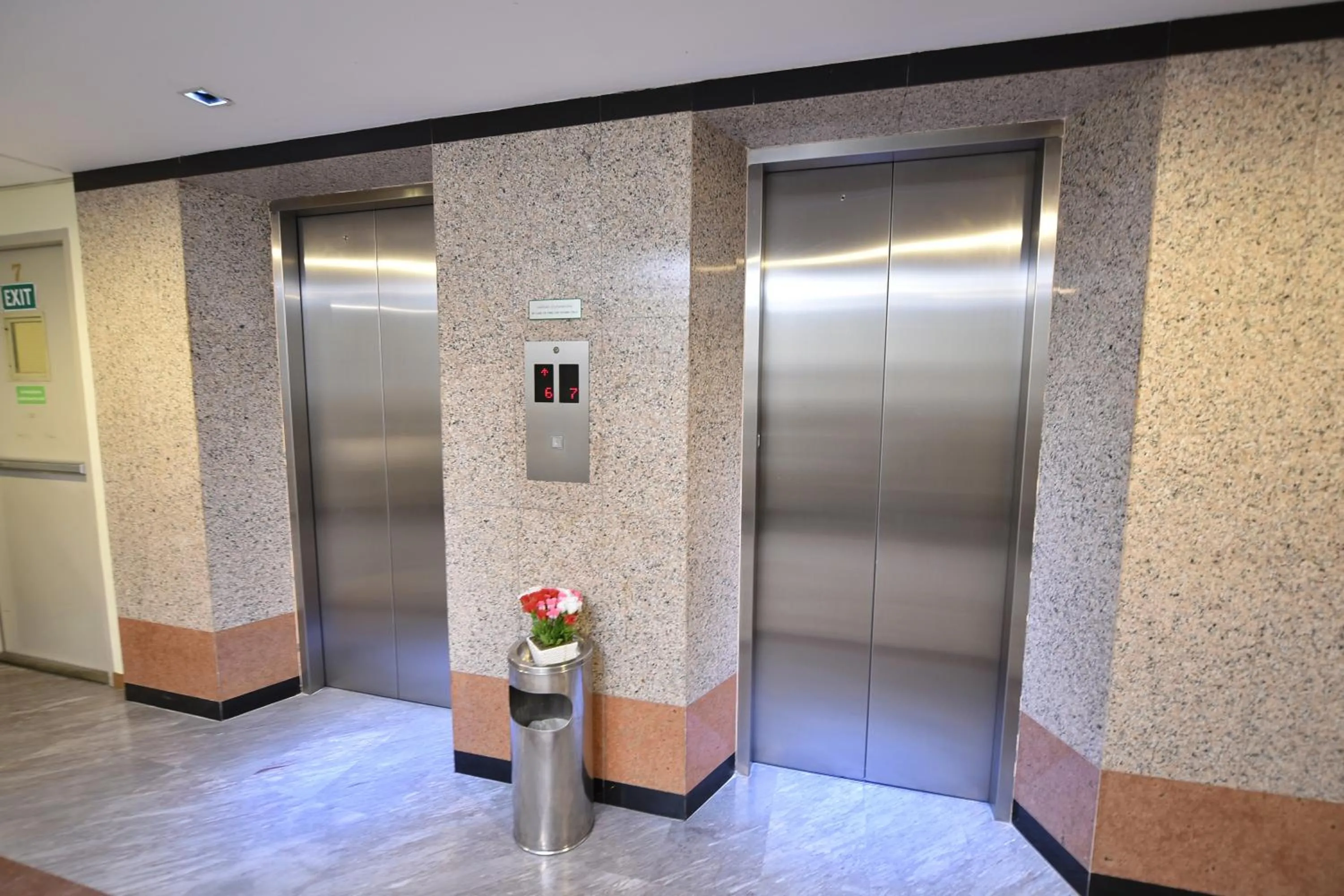 Business facilities in Bangkok City Suite