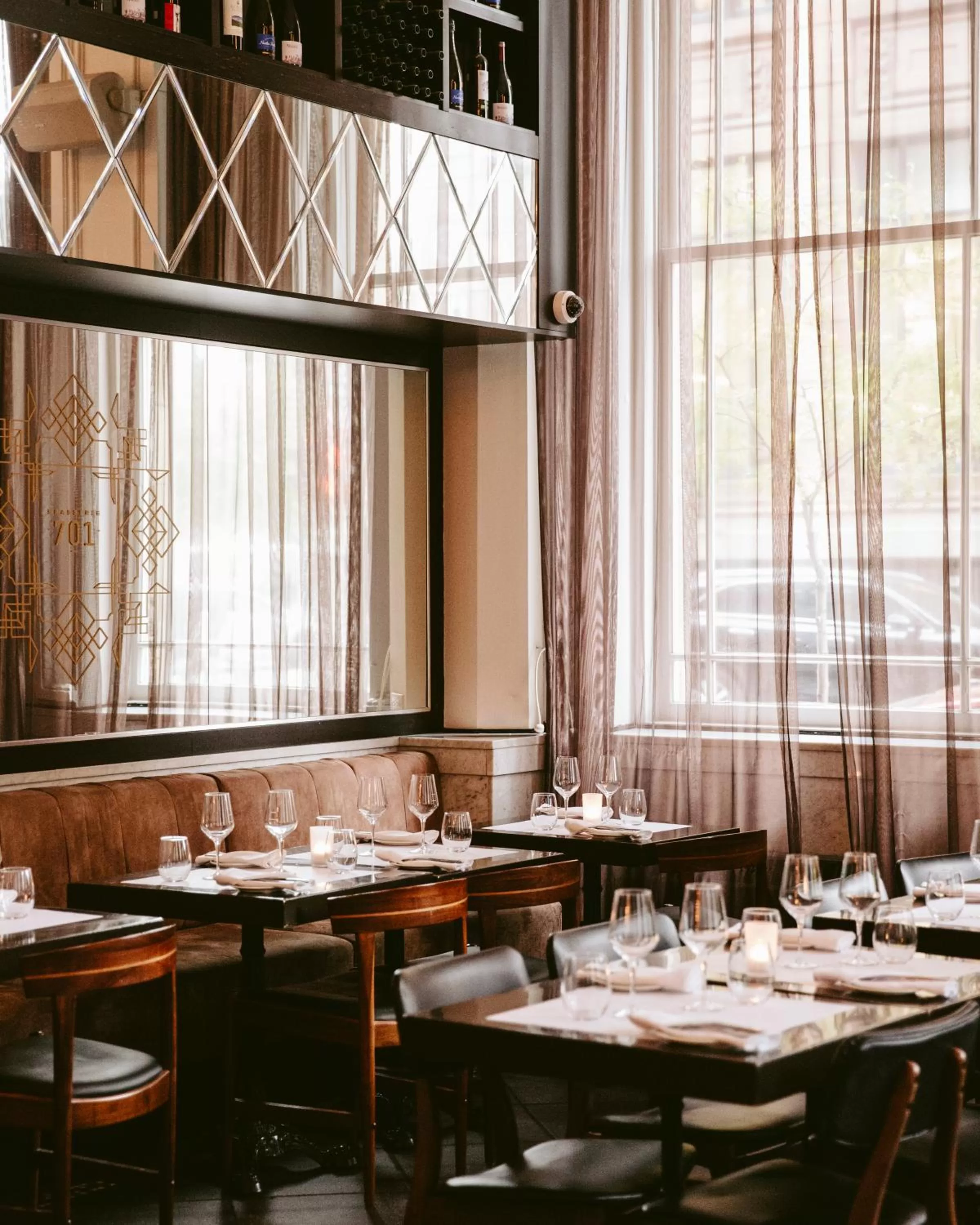 Restaurant/places to eat in Hotel Place D'Armes