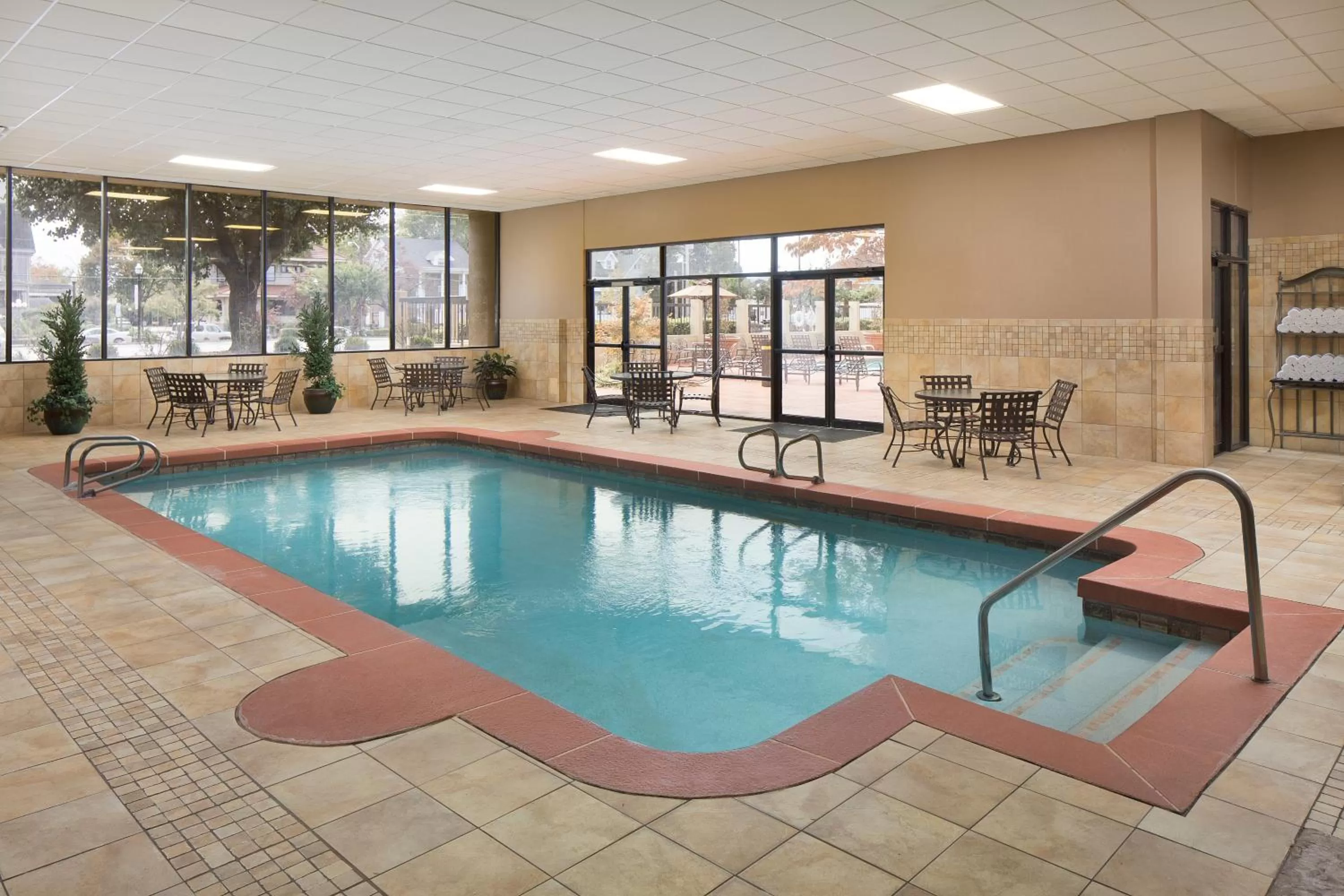 Swimming pool in University Plaza Hotel