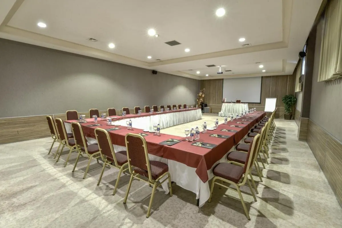 Meeting/conference room in Anadolu Hotels Esenboga Thermal