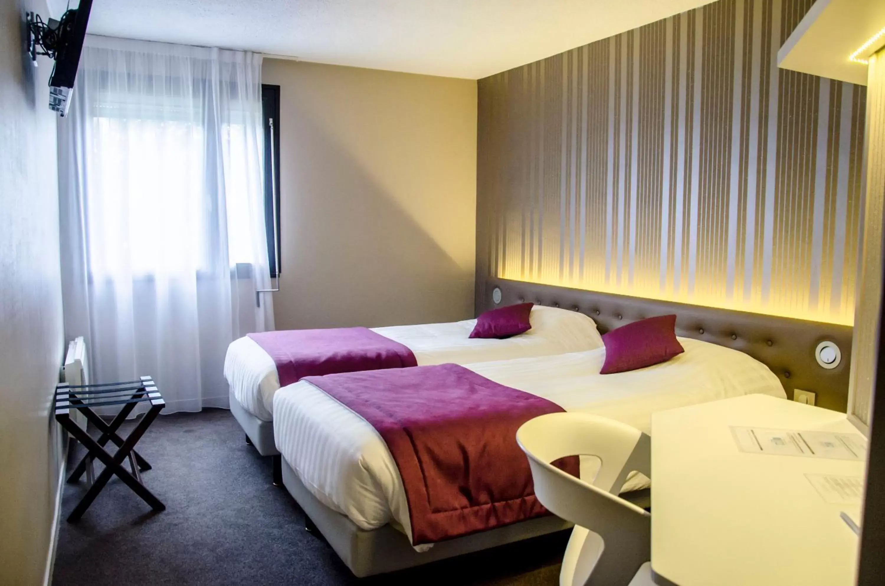 Connecting Room in The Originals City, Hôtel Les Caps, Saint-Brieuc Est Connecting Room in The Originals City, Hôtel Les Caps, Saint-Brieuc Est