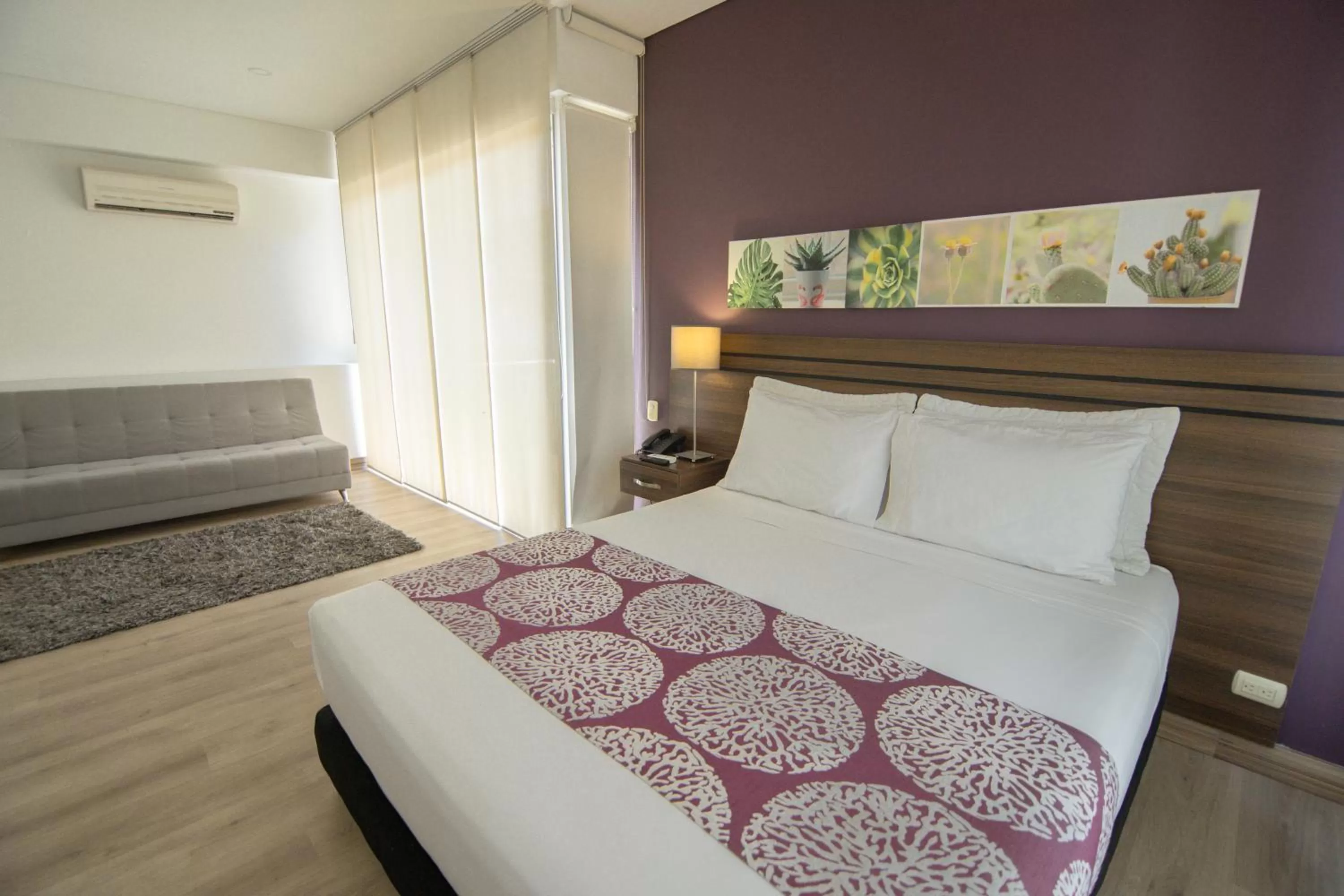 Queen Room with Balcony in Malik Hotel Boutique