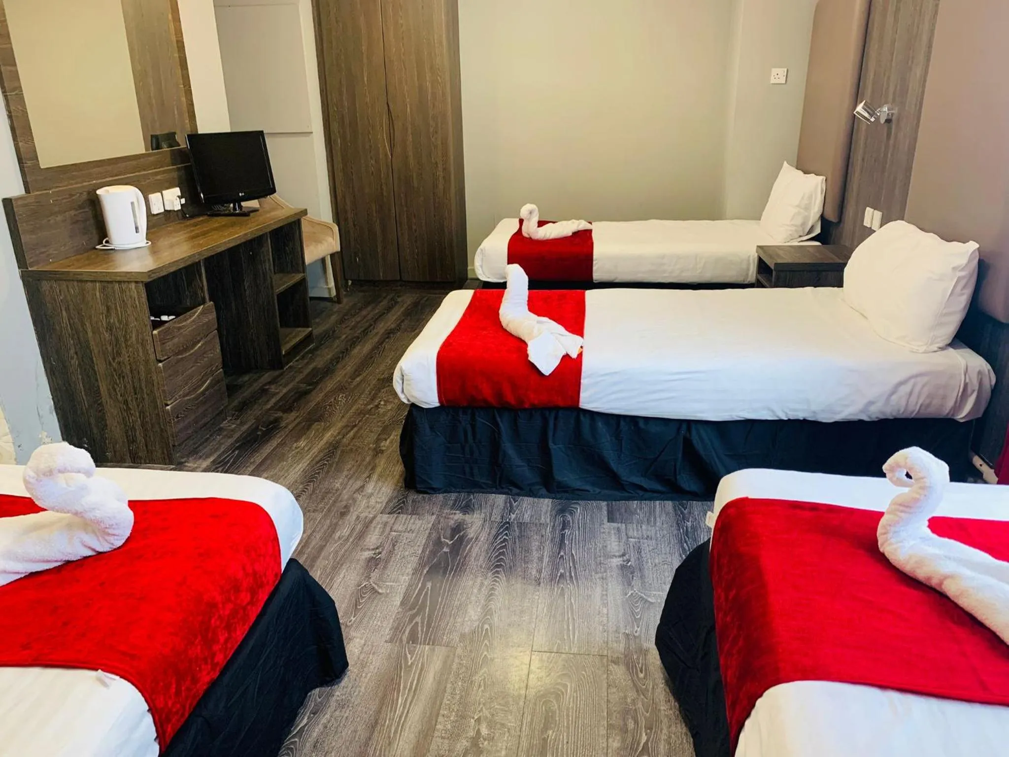 Bedroom, Bed in Hotel Lily