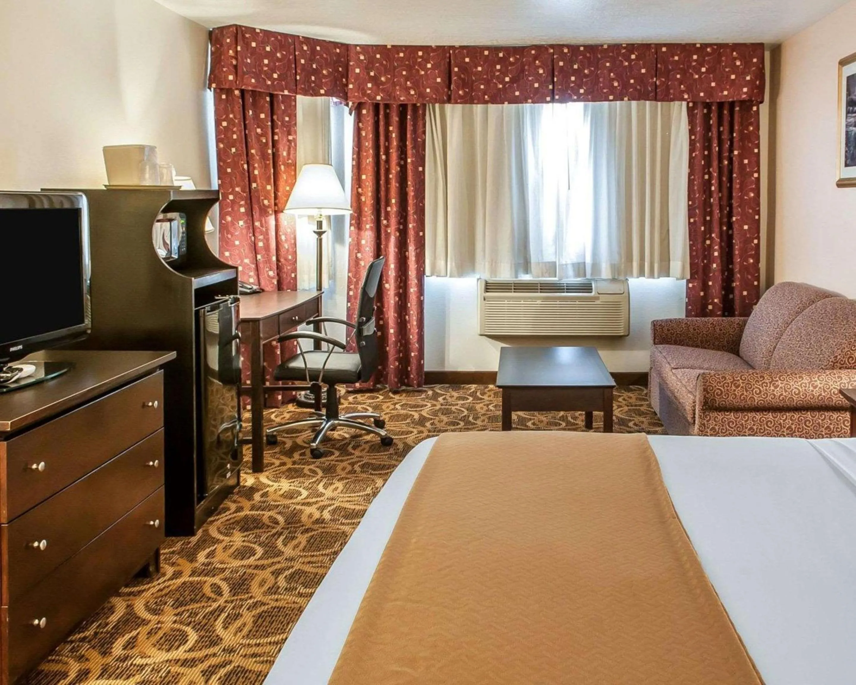 Bedroom, Seating Area in Quality Inn & Suites Hobbs