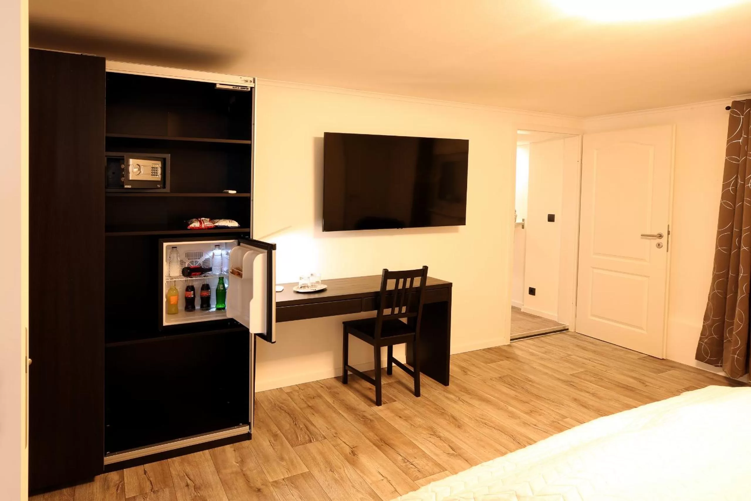 TV and multimedia, TV/Entertainment Center in Marias Guest House