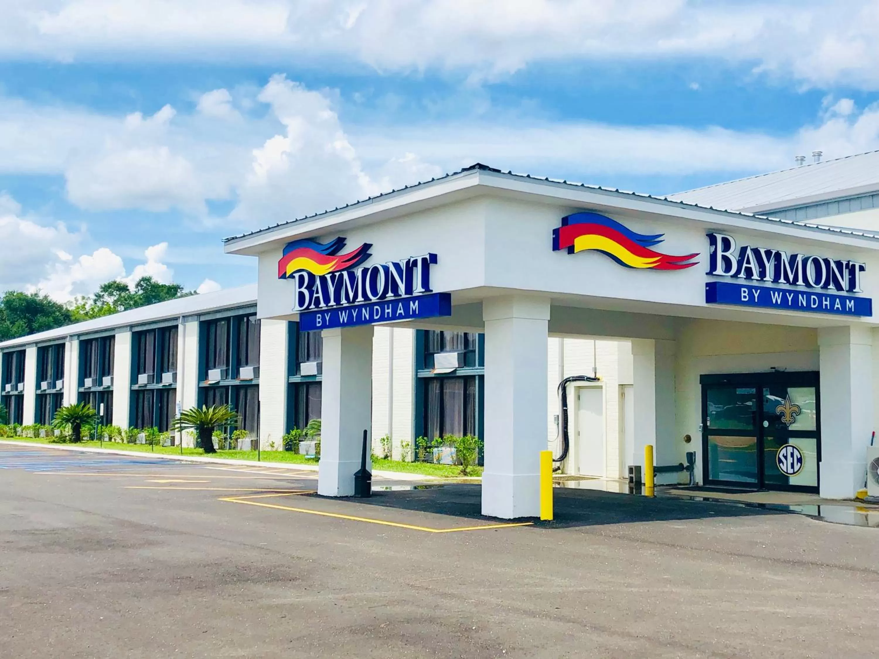 Property Building in Baymont Inn & Suites by Wyndham Hammond