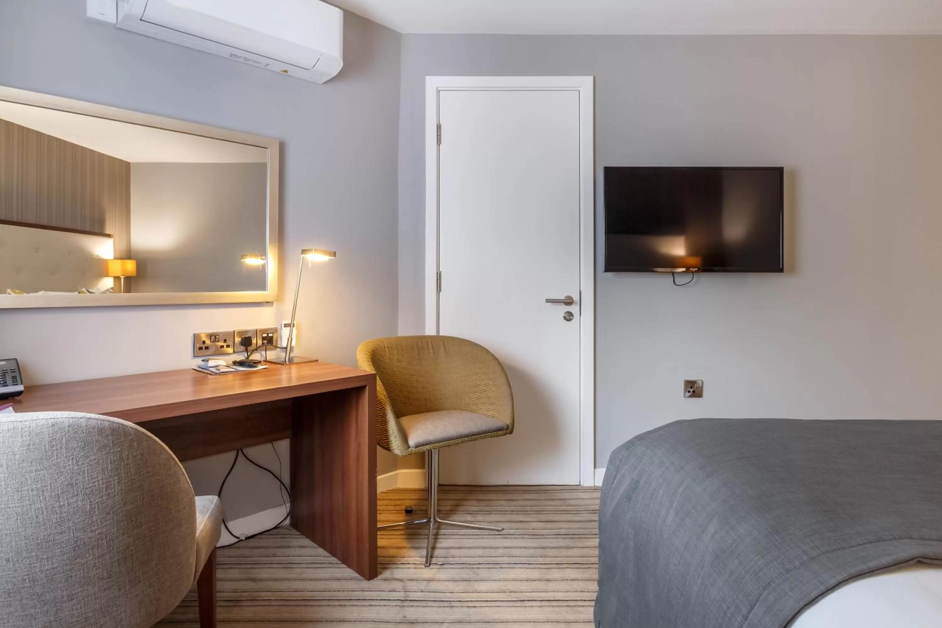 Bedroom, Bed in Garner Hotel Preston Samlesbury by IHG