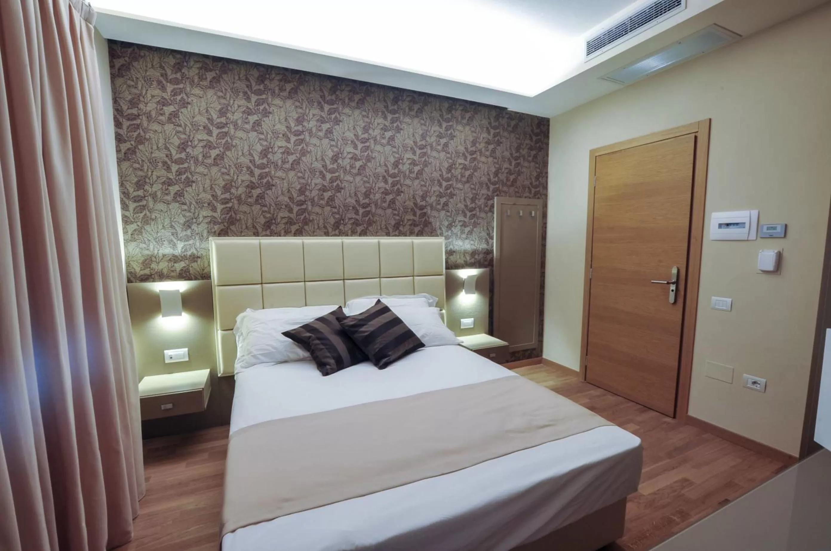 Photo of the whole room, Bed in Hotel Dori