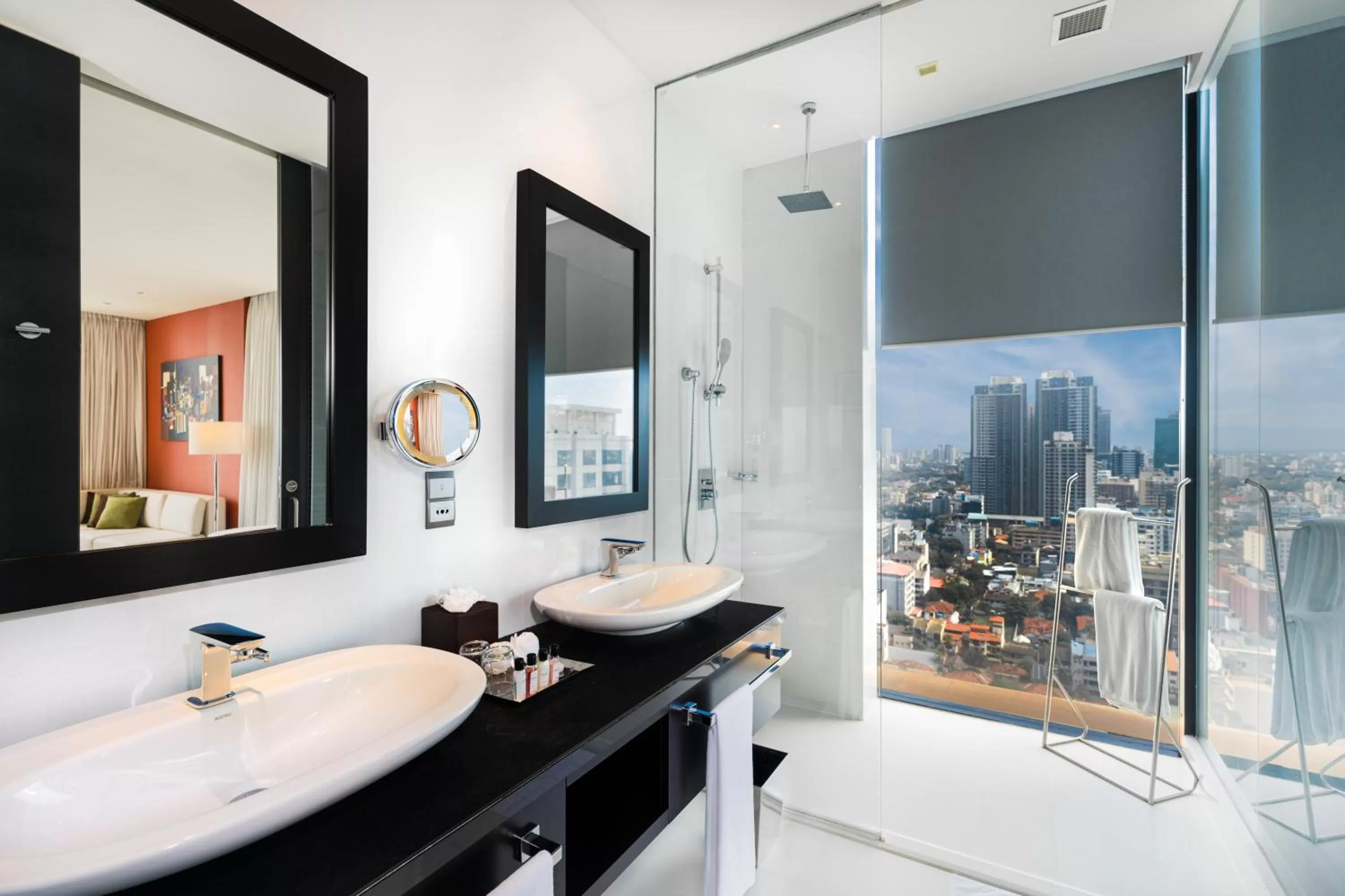 Shower in NH Collection Colombo