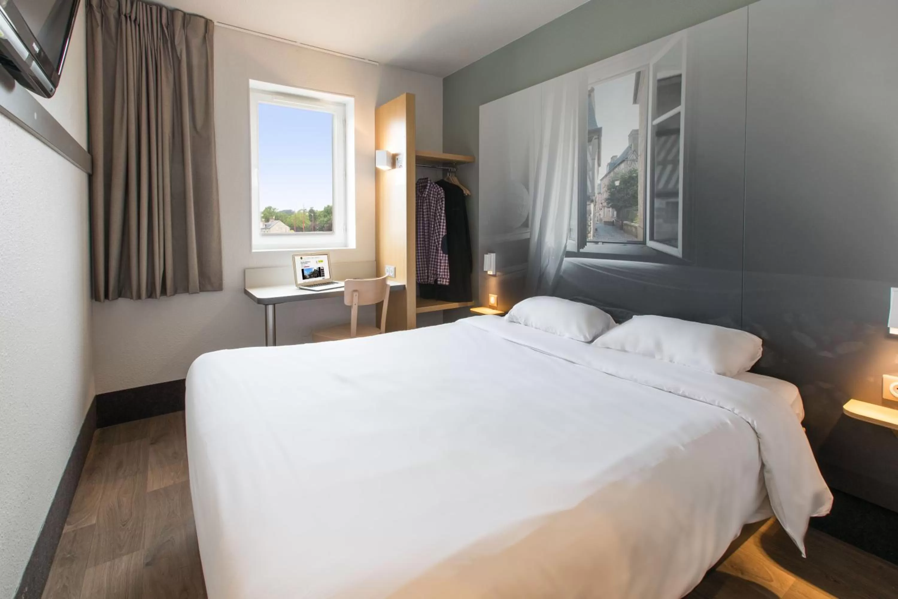 Bedroom, Bed in B&B HOTEL Villeneuve Loubet Plage